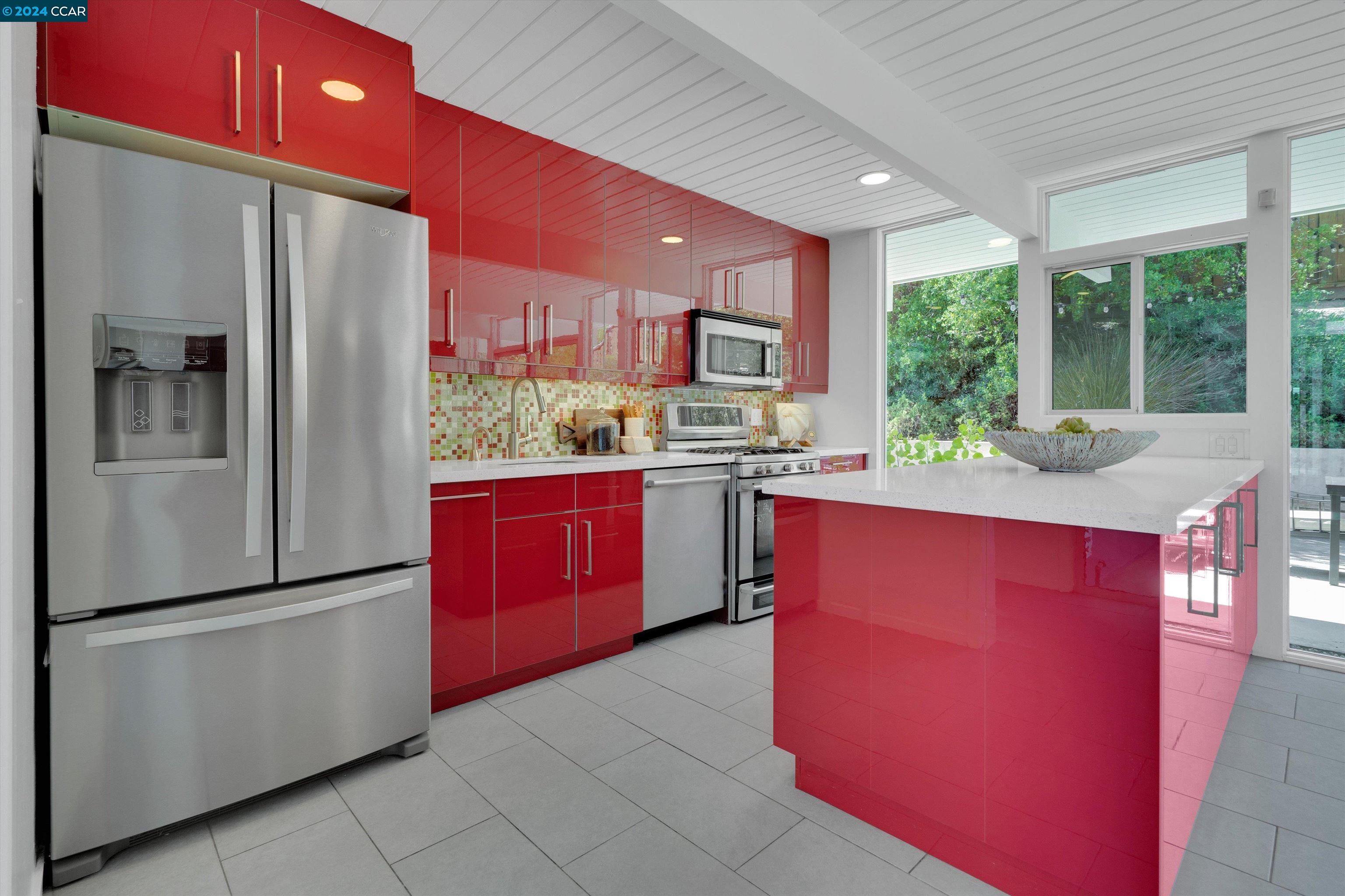 2715 San Carlos Dr