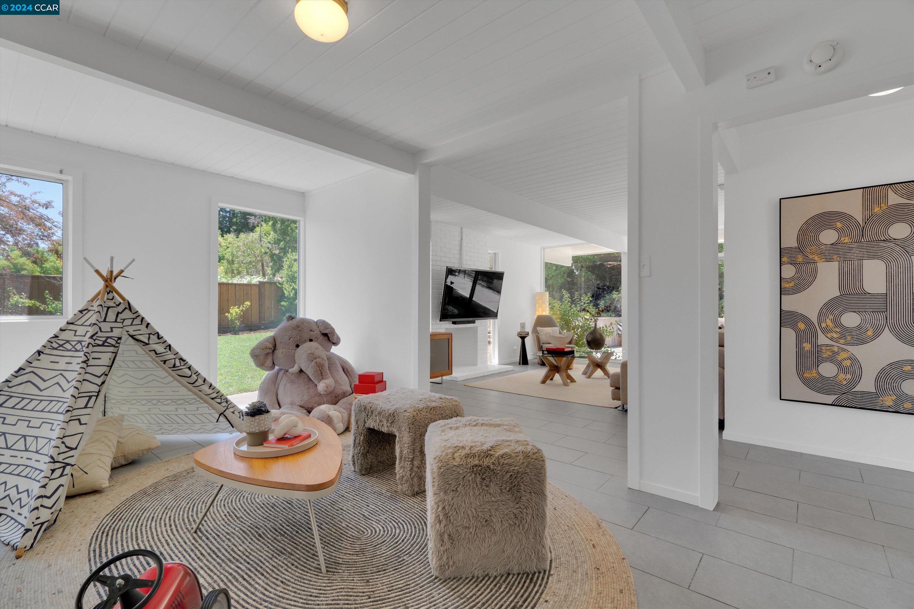 2715 San Carlos Dr