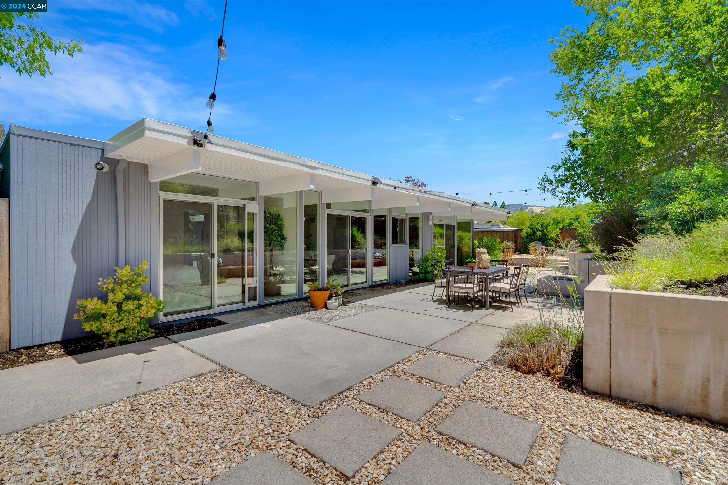 2715 San Carlos Dr