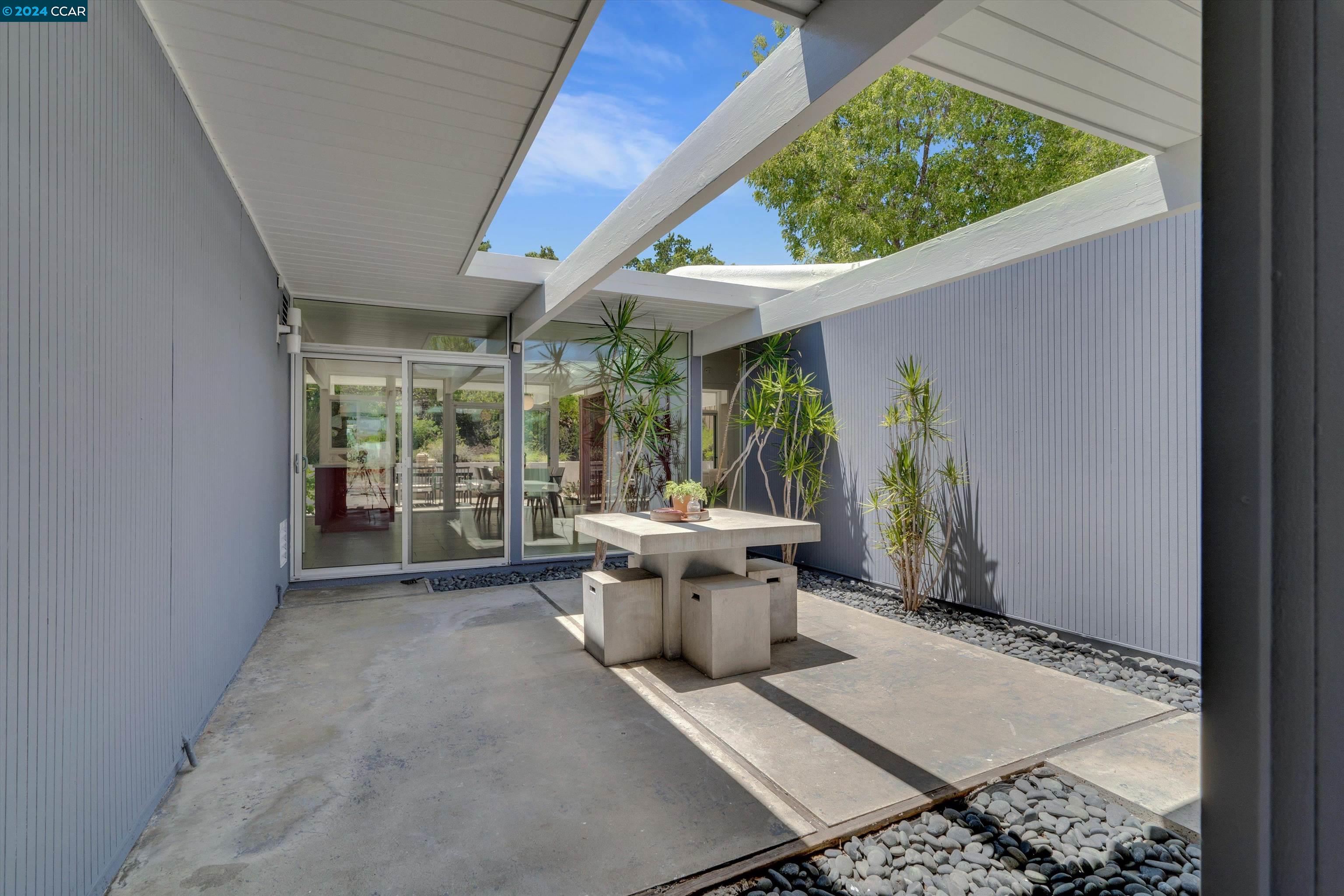 2715 San Carlos Dr