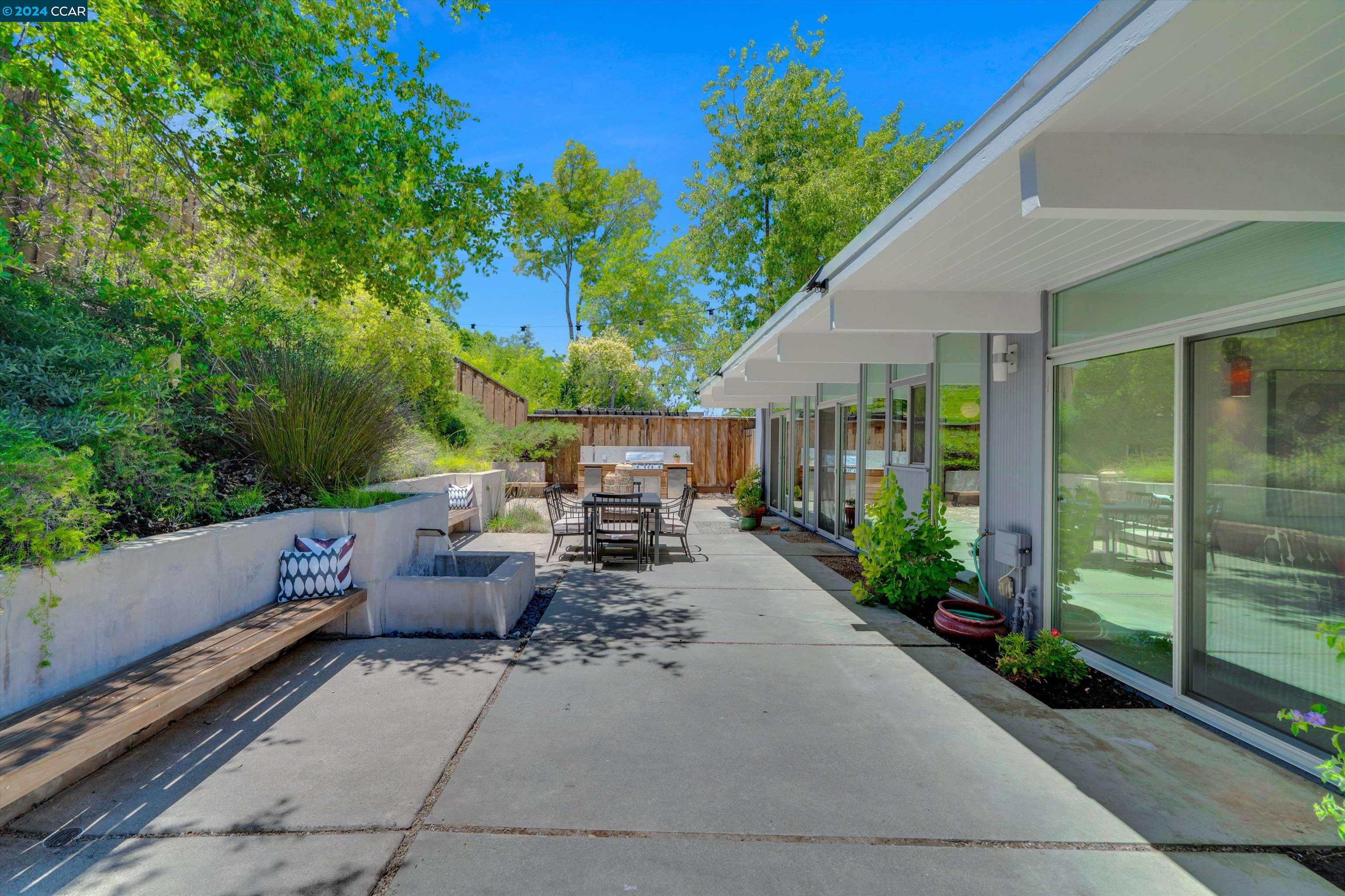 2715 San Carlos Dr