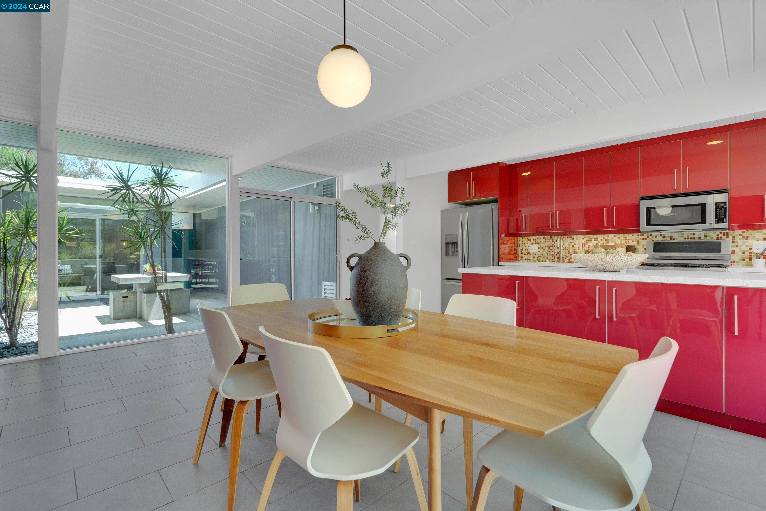 2715 San Carlos Dr