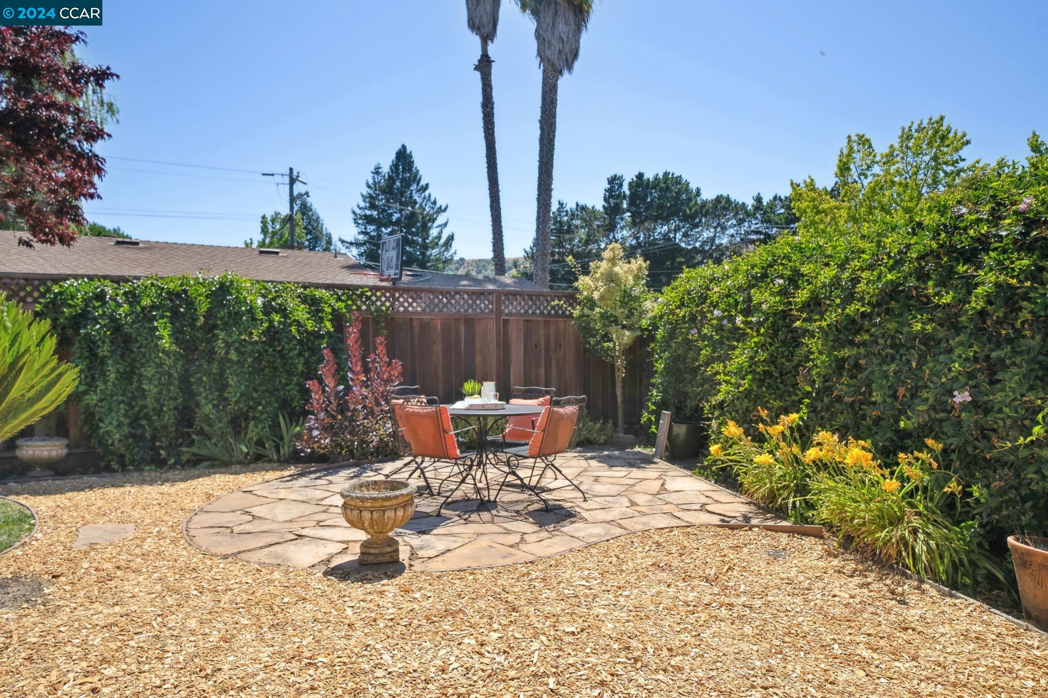 17 Hammond Pl