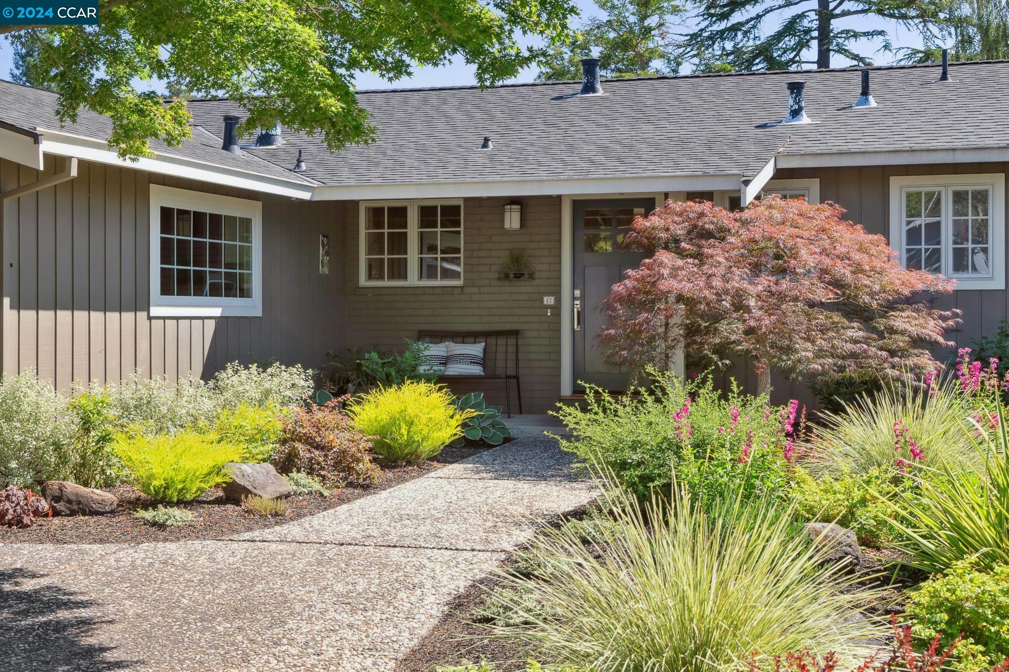 17 Hammond Pl