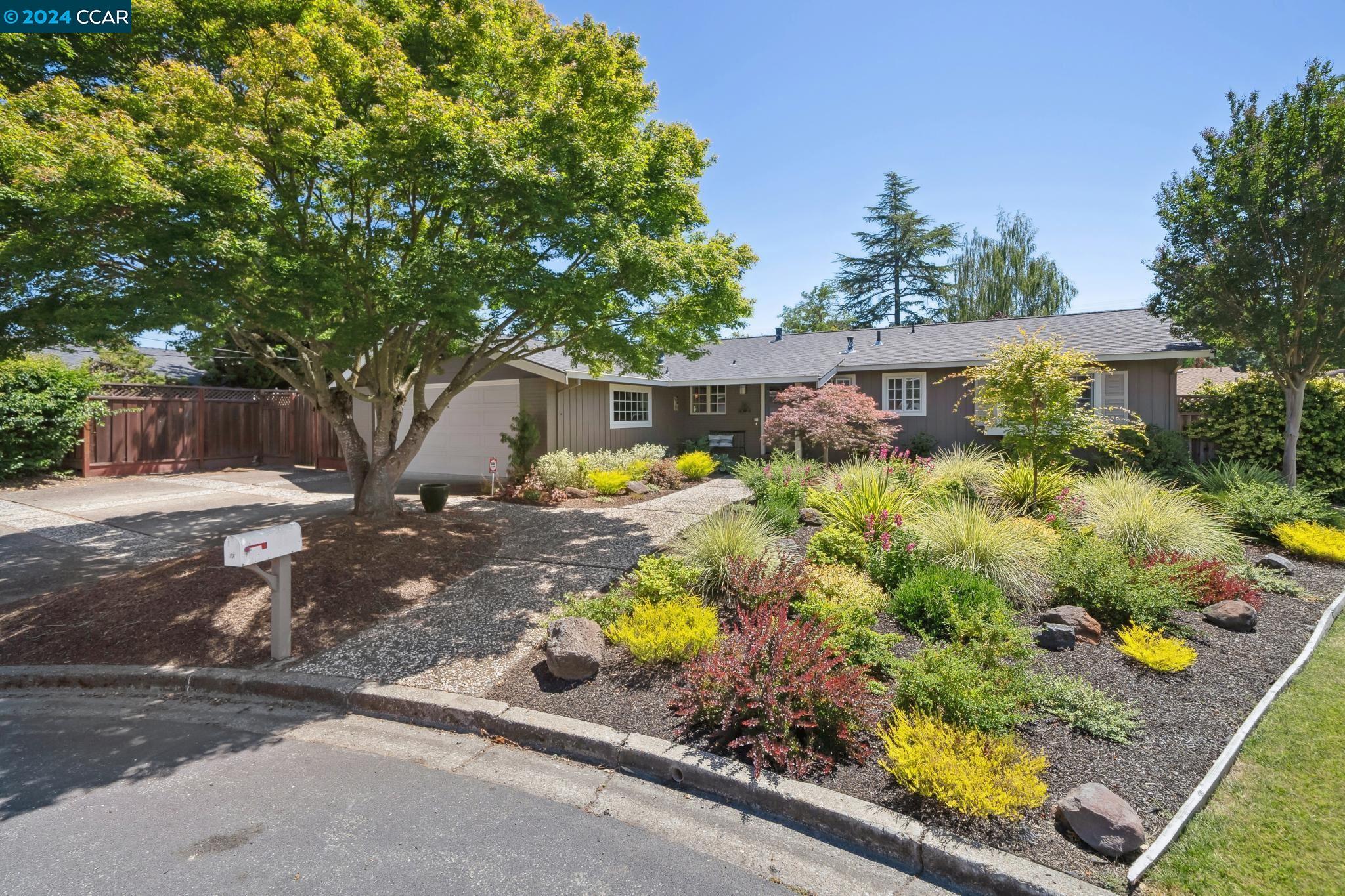 17 Hammond Pl