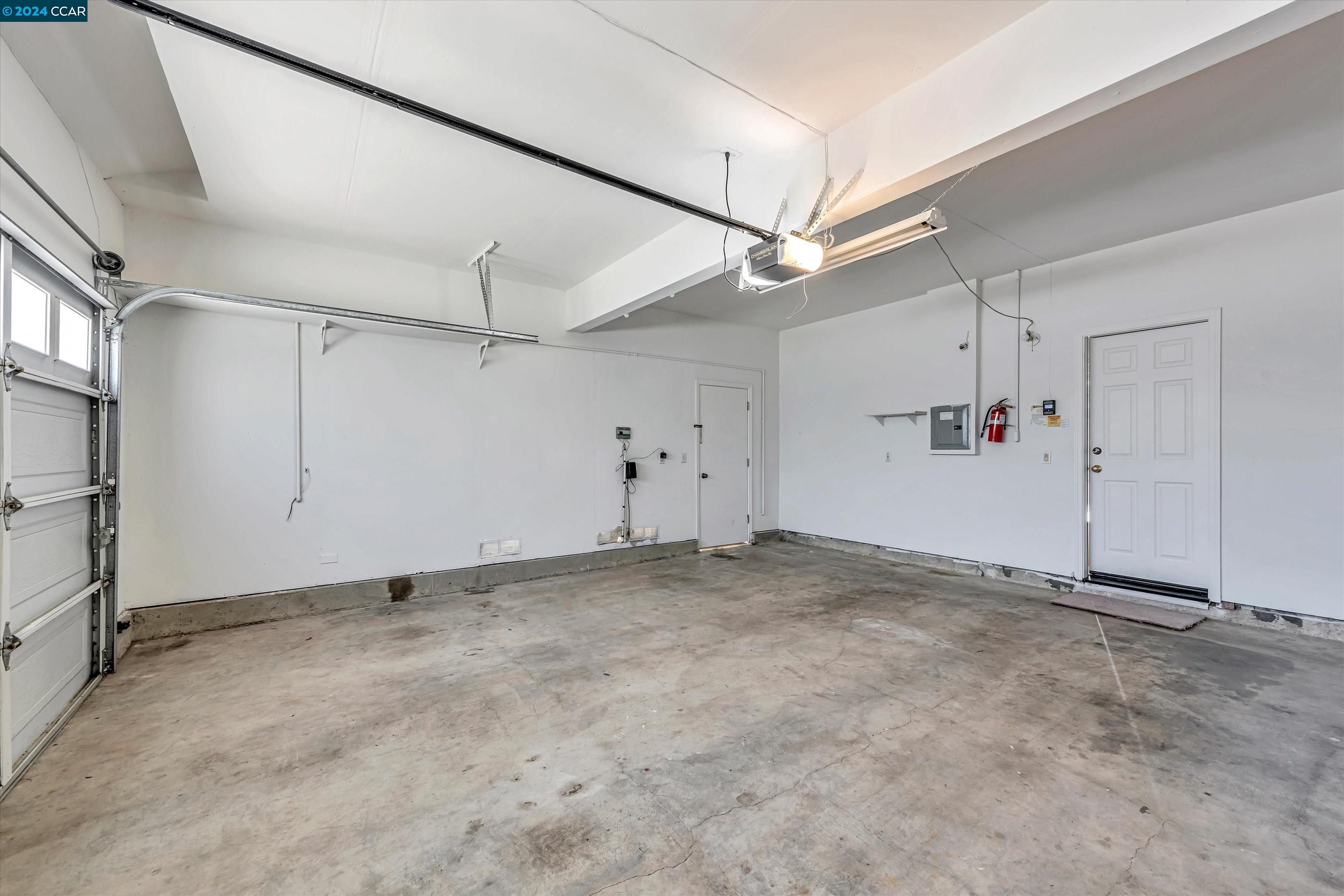93 Elmwood Dr