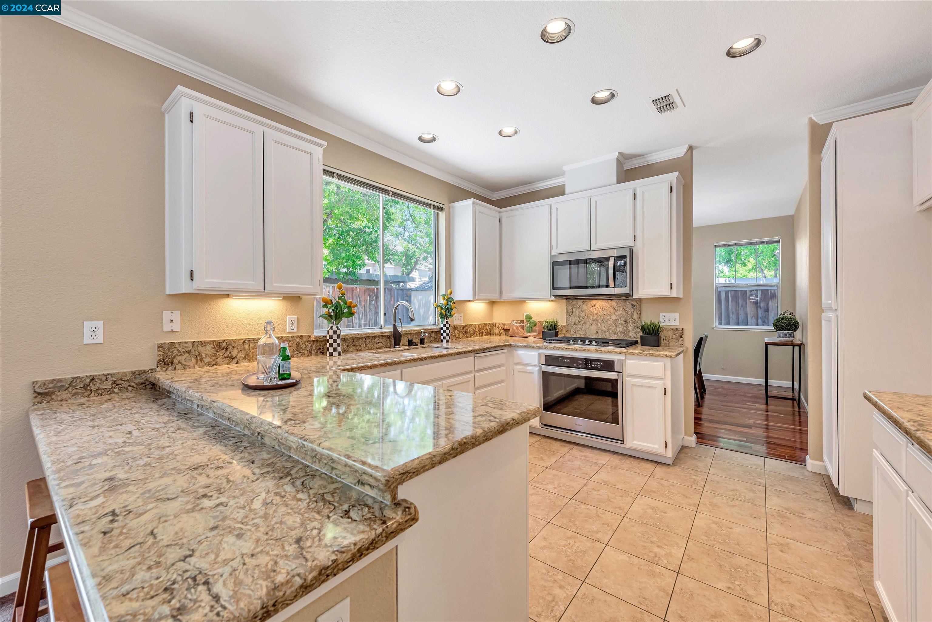 93 Elmwood Dr