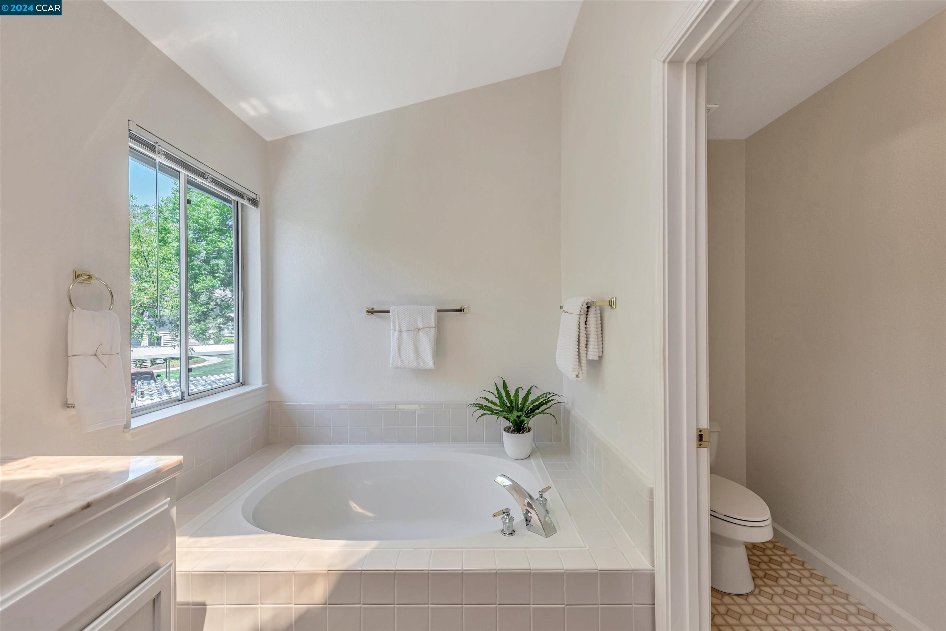93 Elmwood Dr