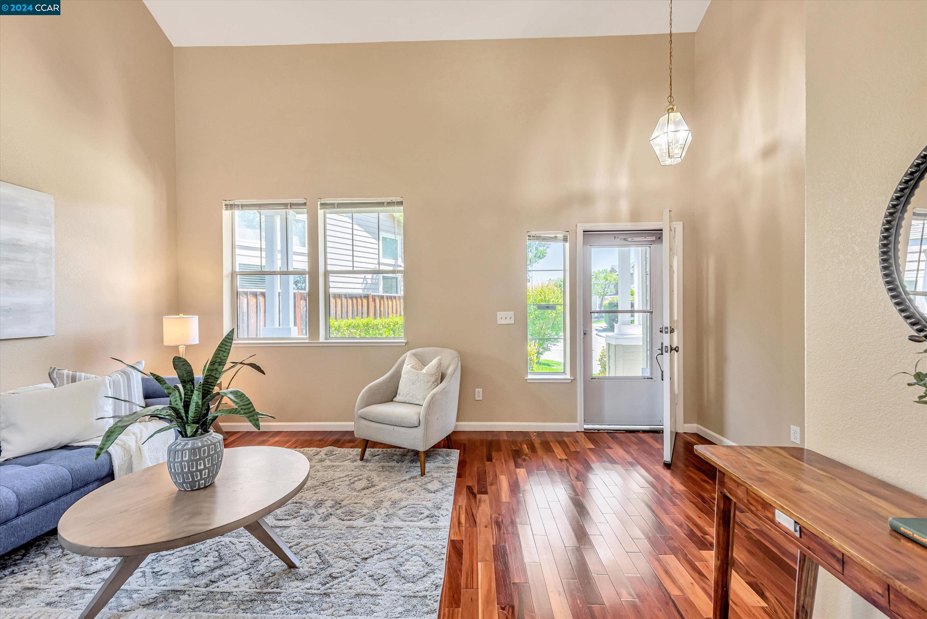 93 Elmwood Dr