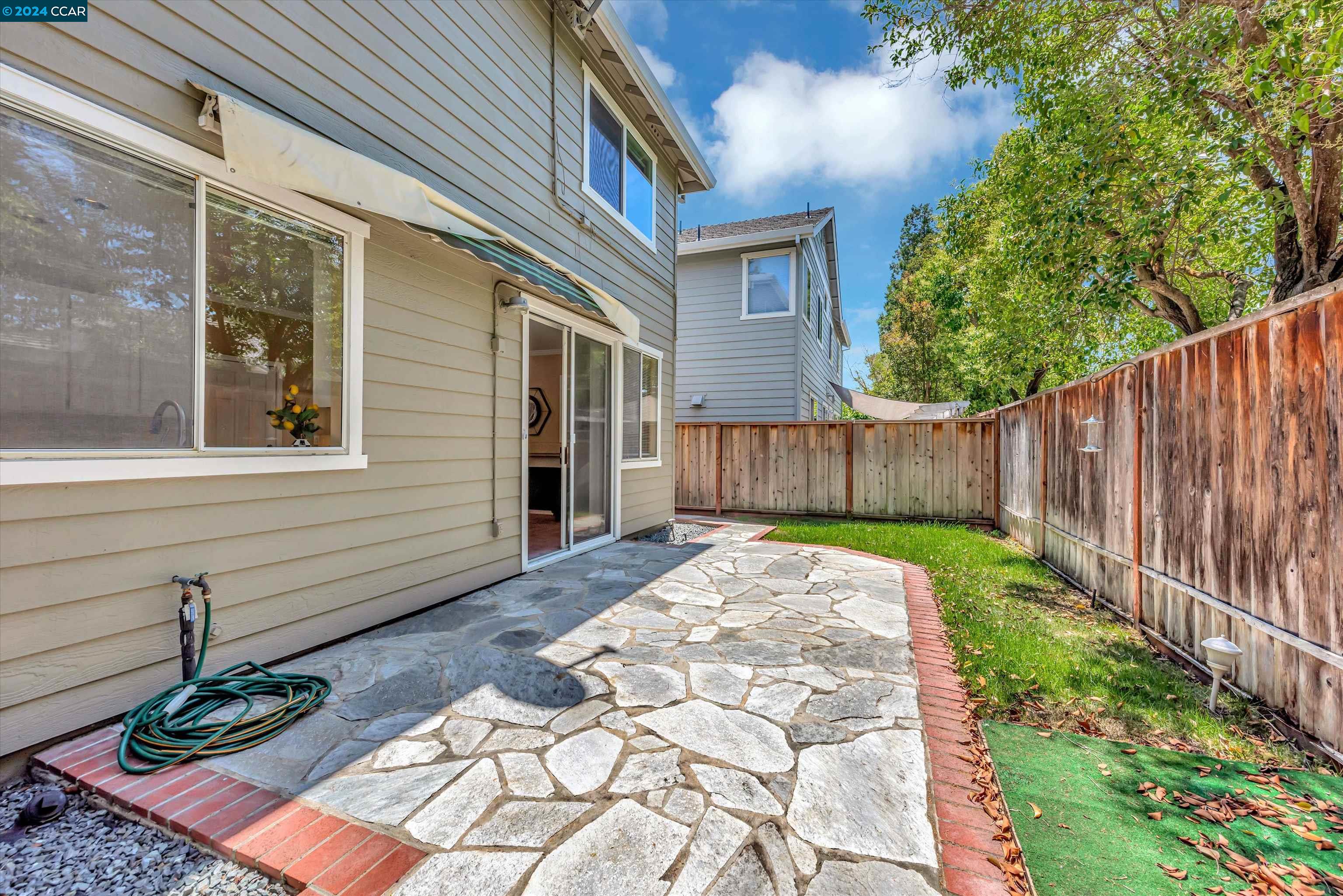93 Elmwood Dr