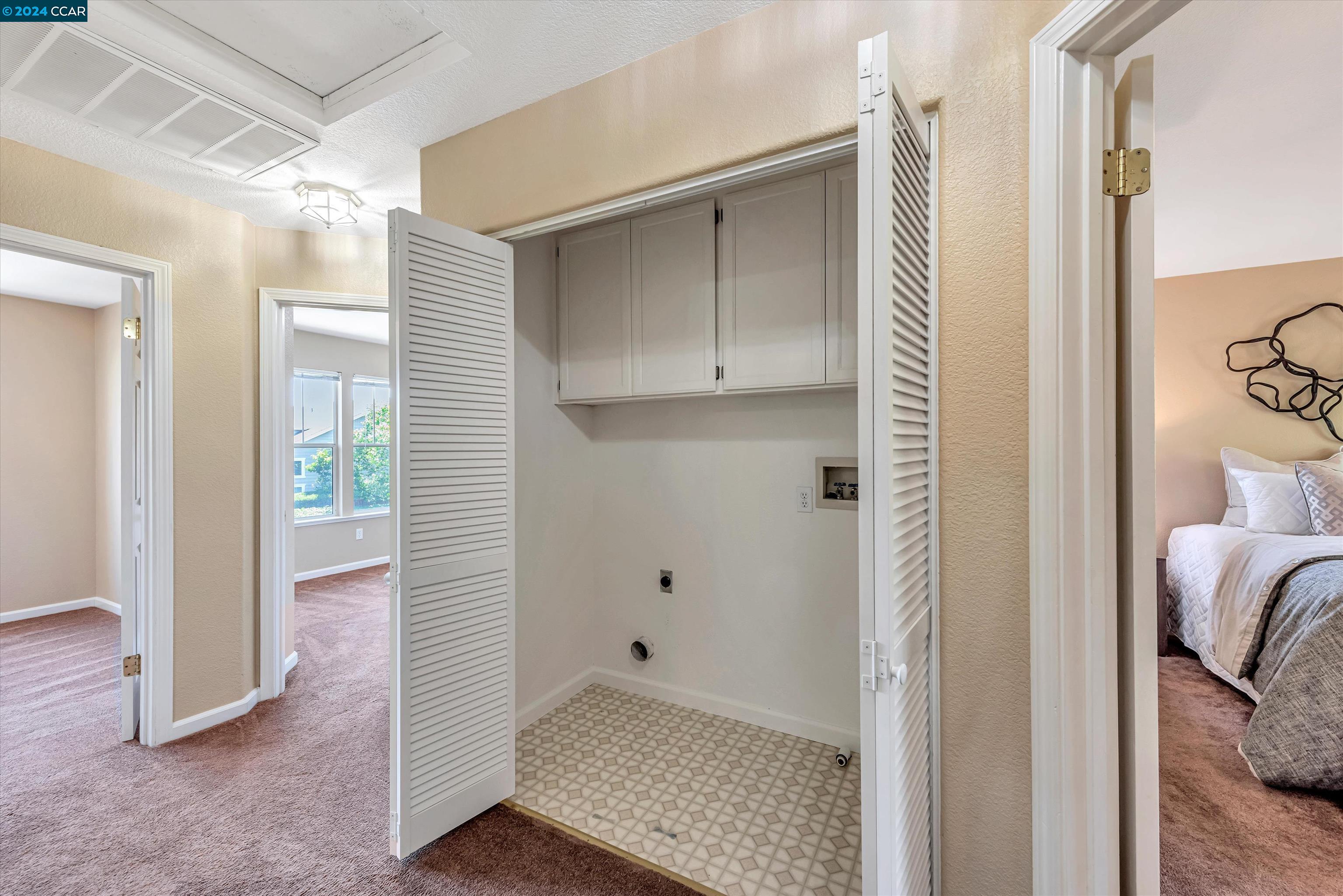 93 Elmwood Dr