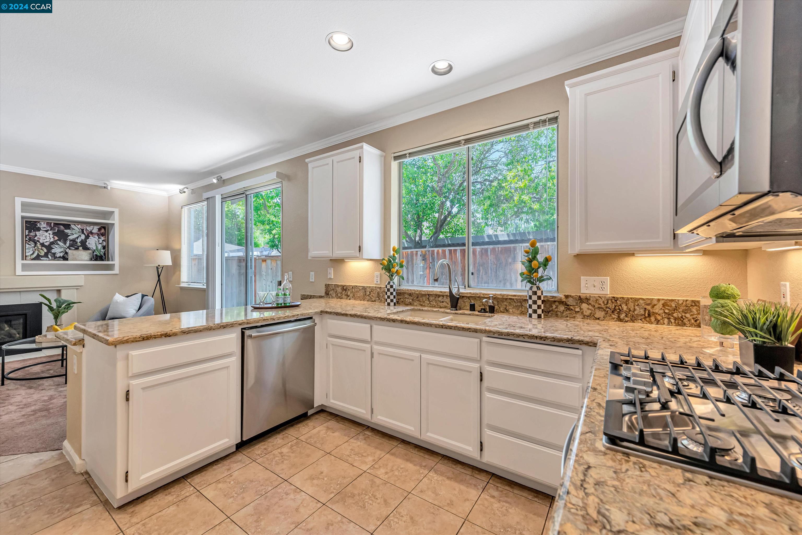93 Elmwood Dr