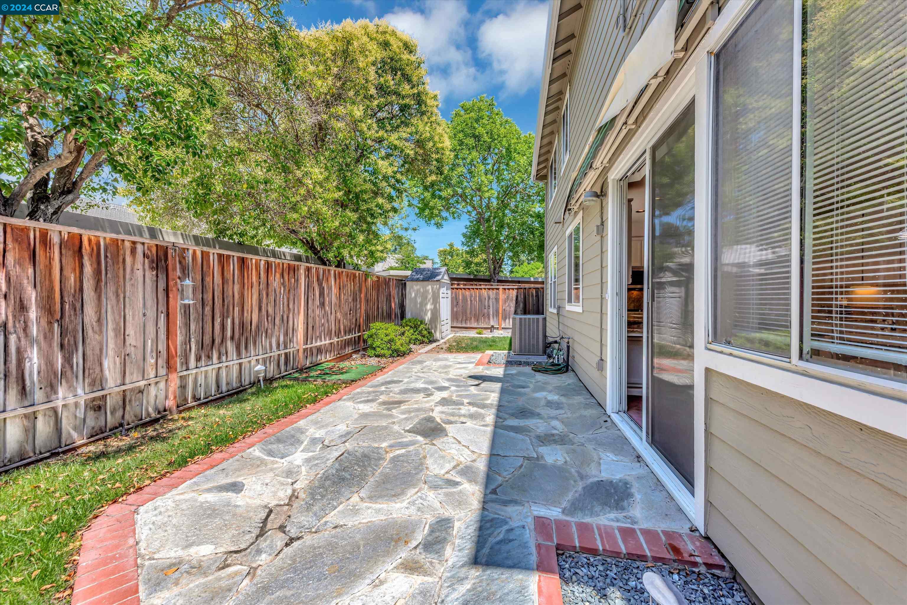 93 Elmwood Dr