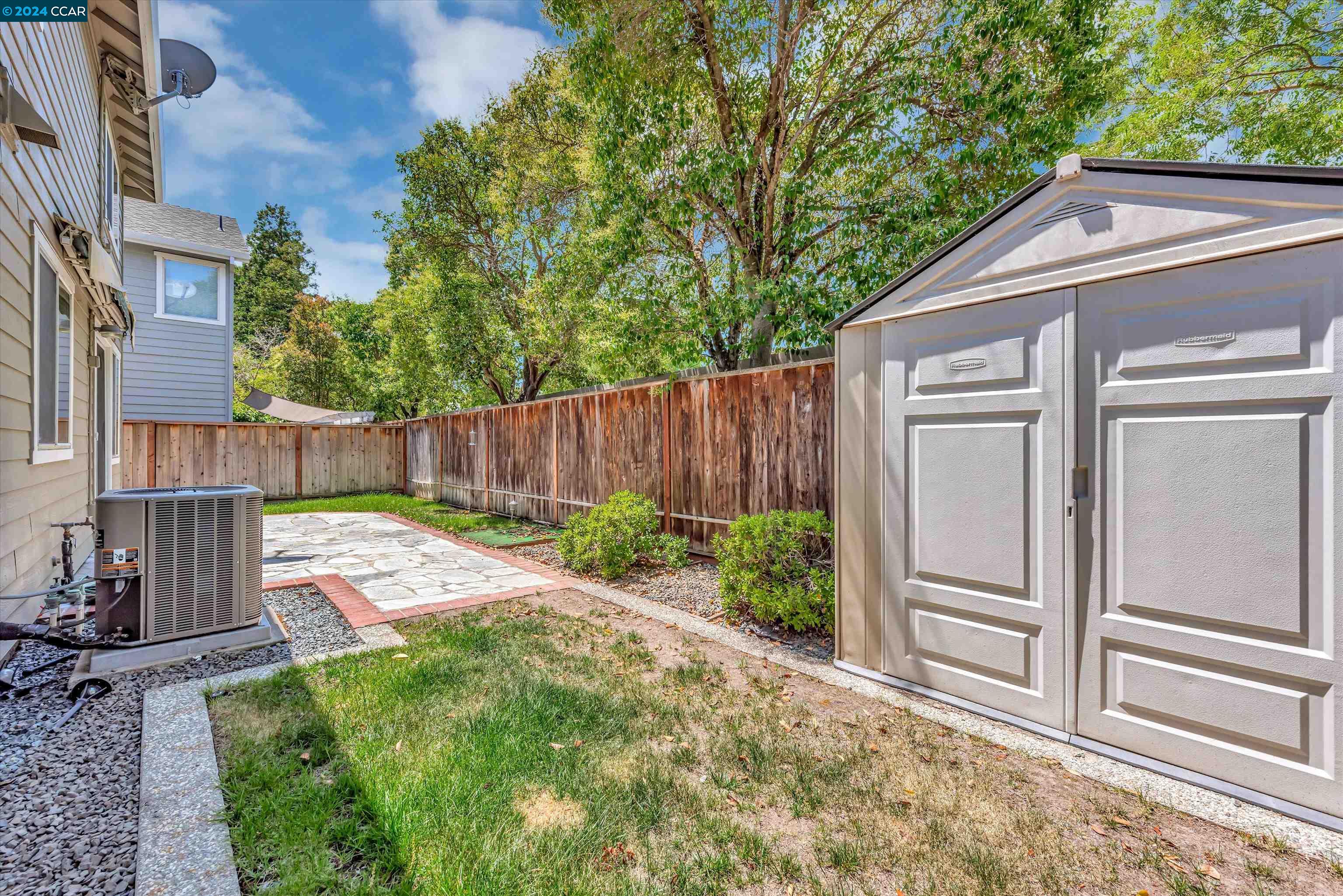 93 Elmwood Dr
