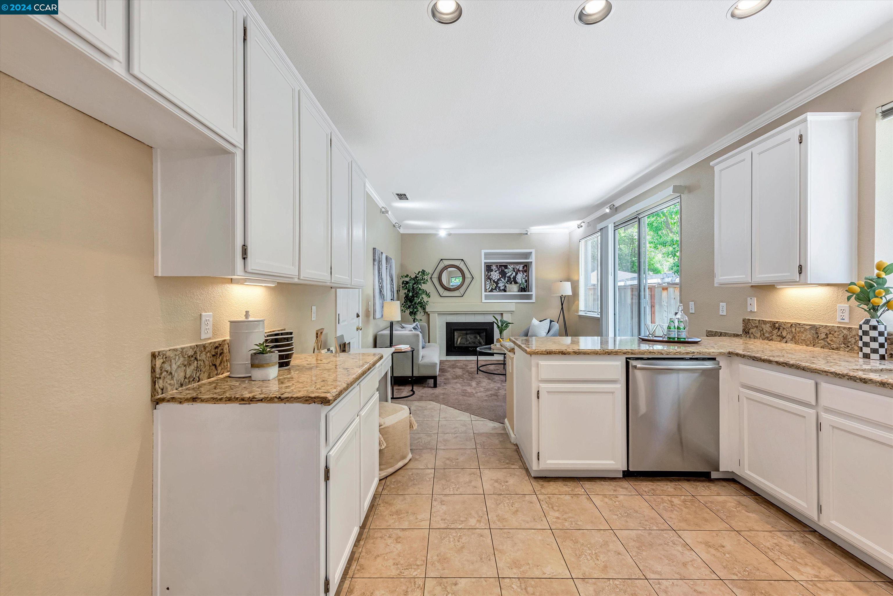 93 Elmwood Dr