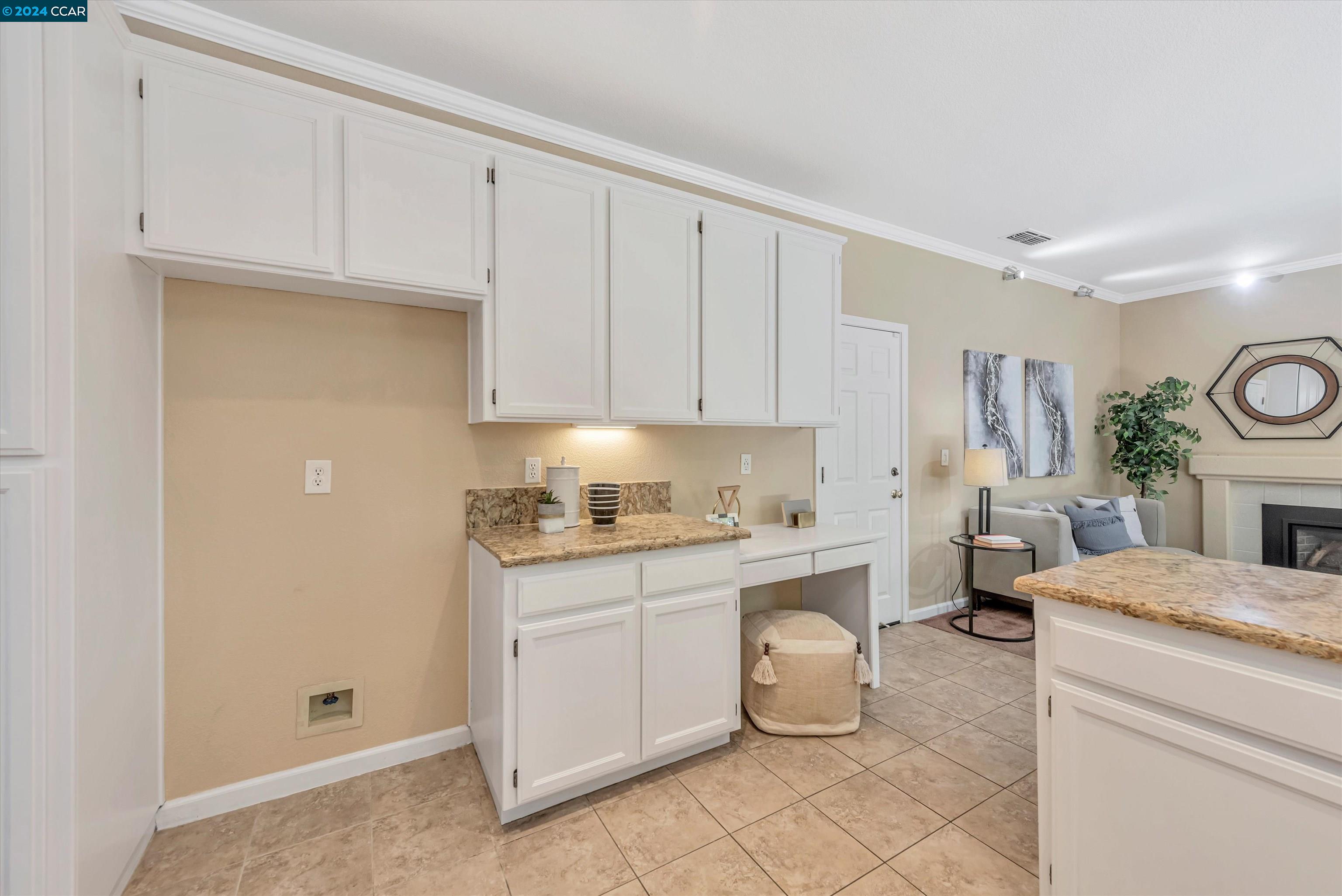 93 Elmwood Dr
