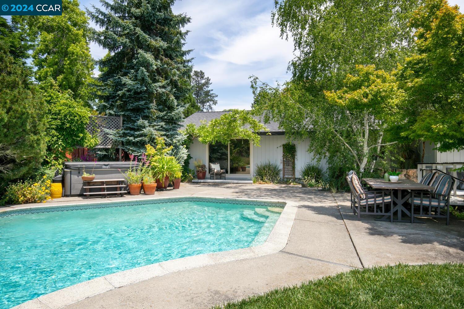 451 Fernwood Dr