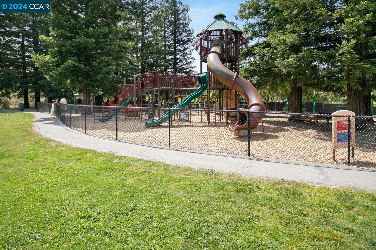 451 Fernwood Dr