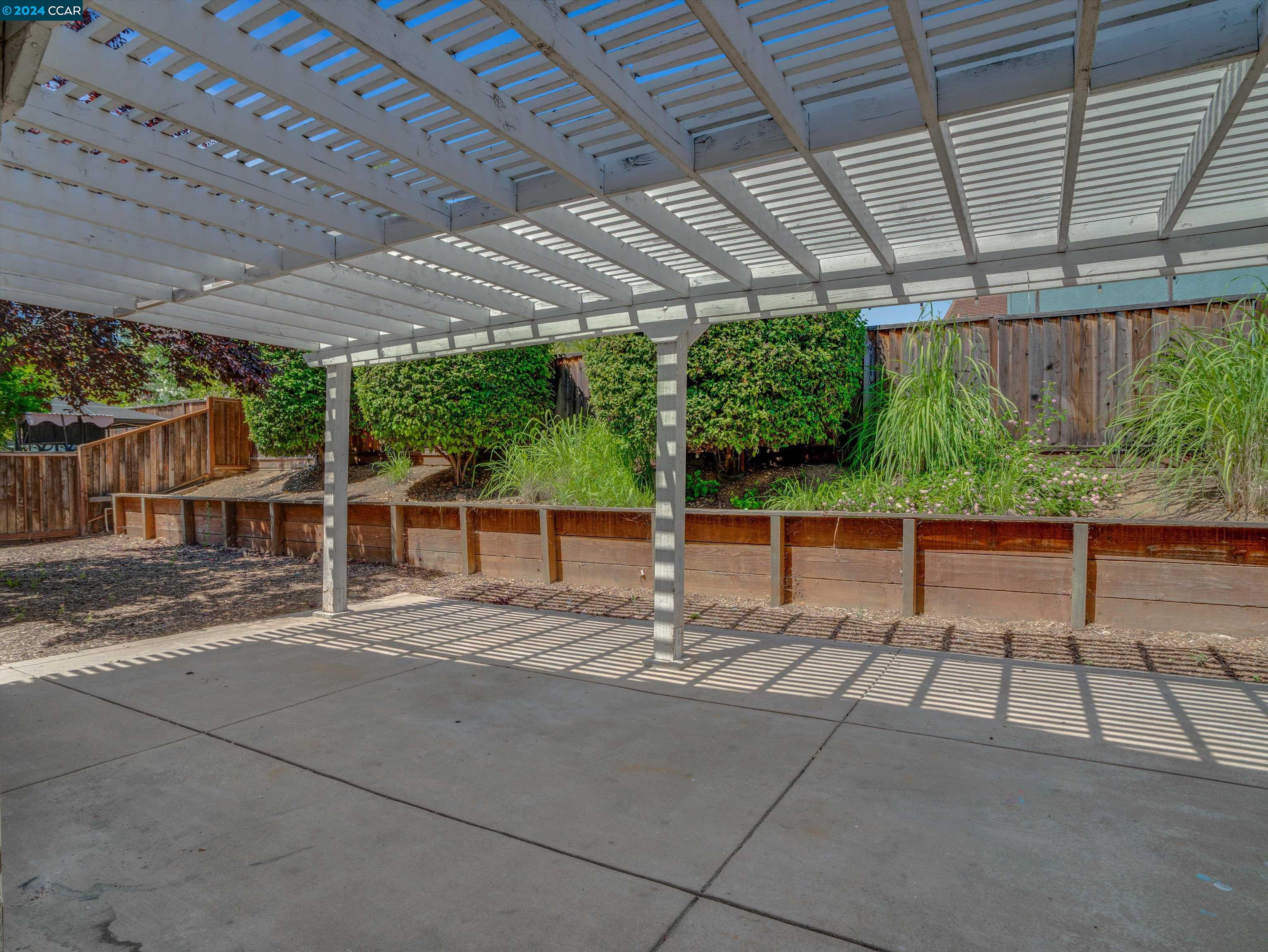 2472 Silveria Way