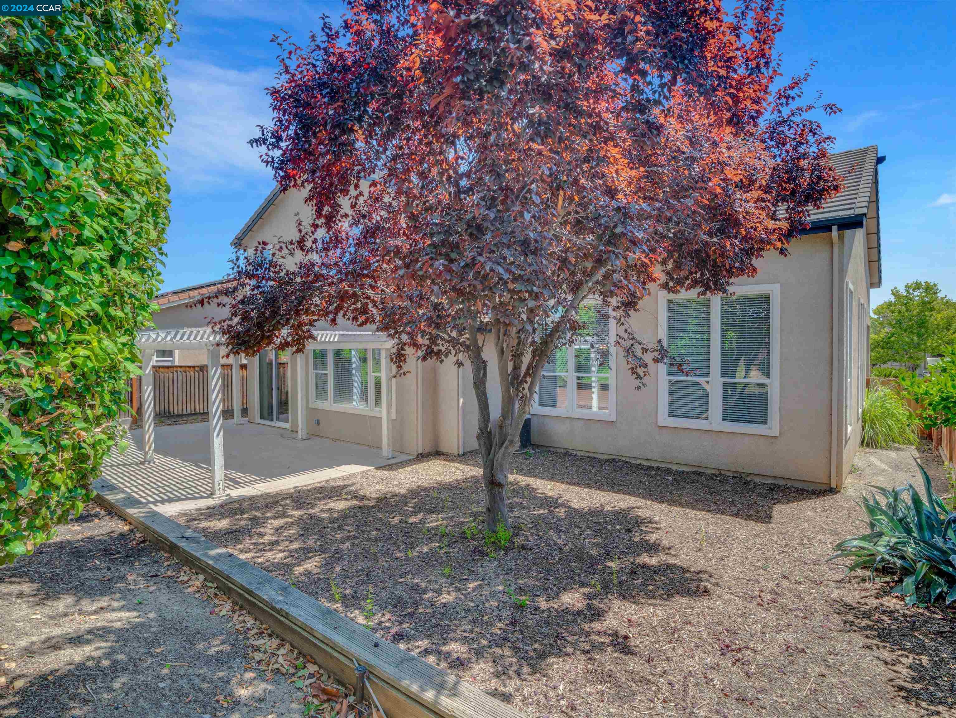 2472 Silveria Way