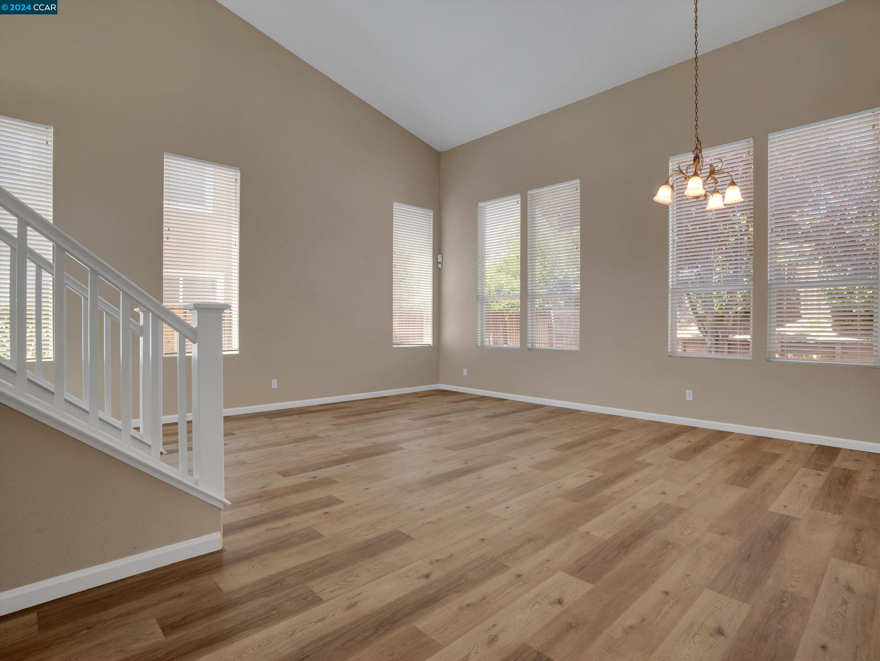 2472 Silveria Way