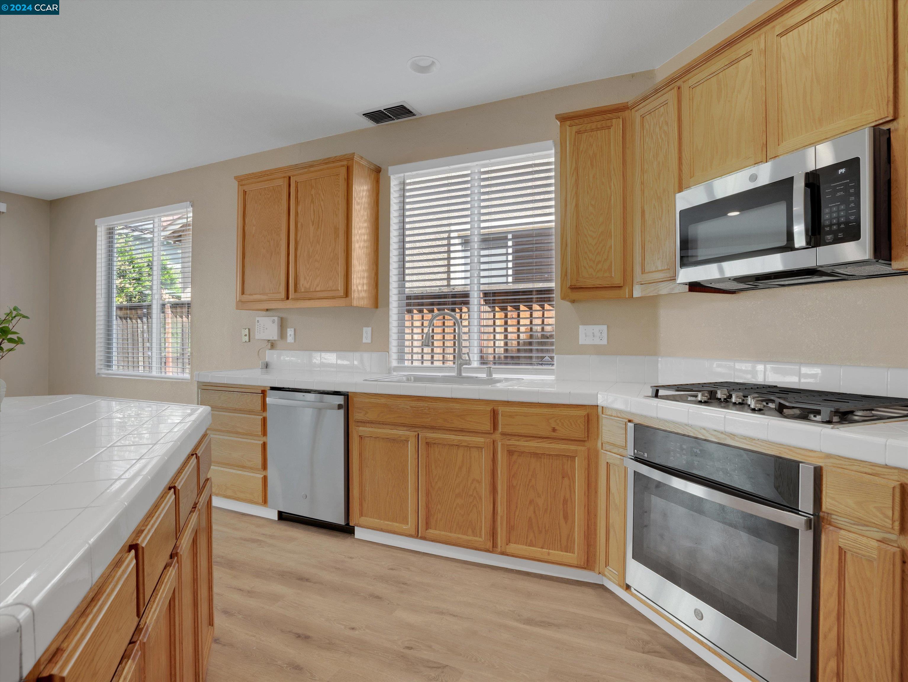 2472 Silveria Way