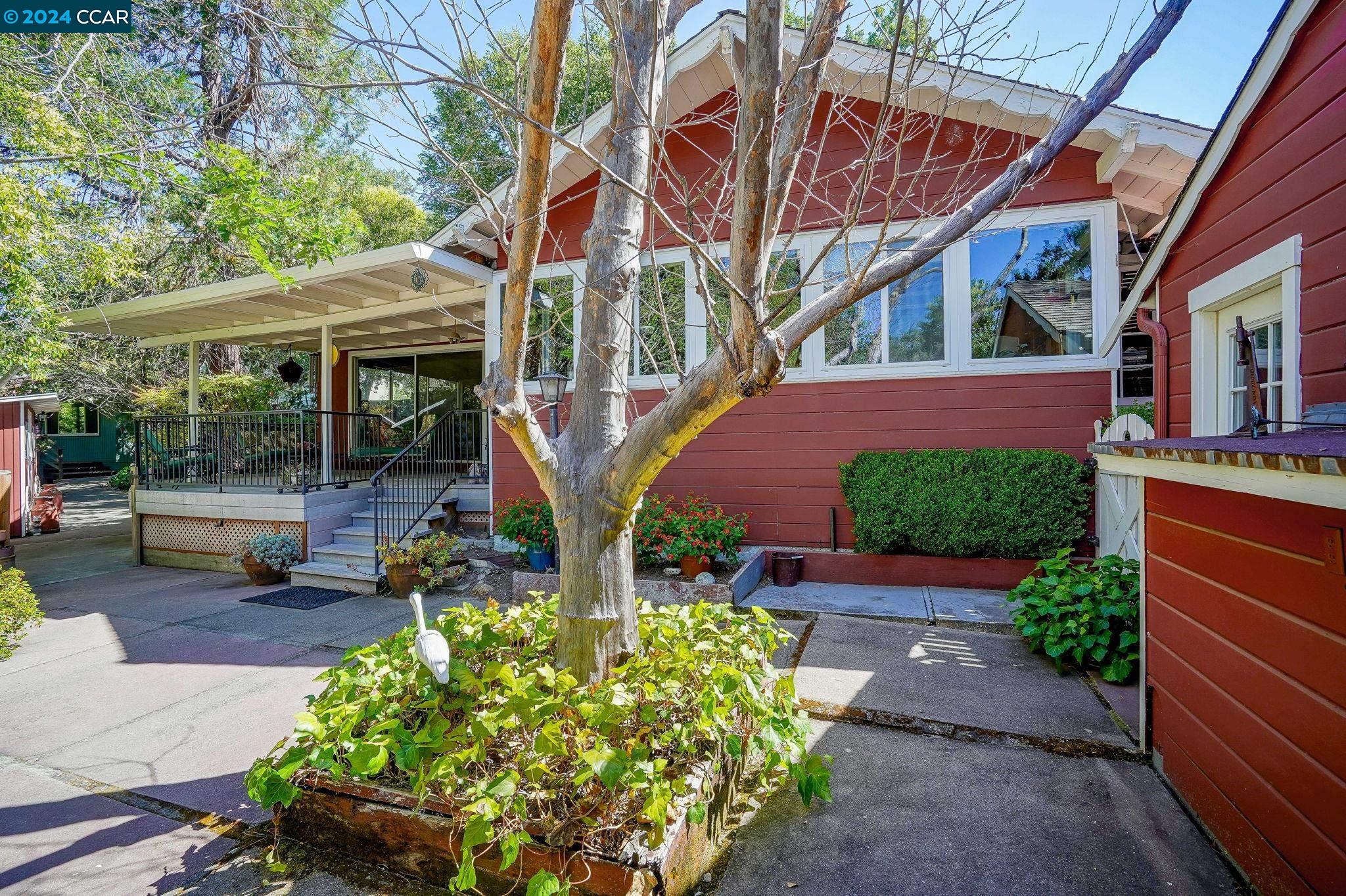 1015 Juanita Dr