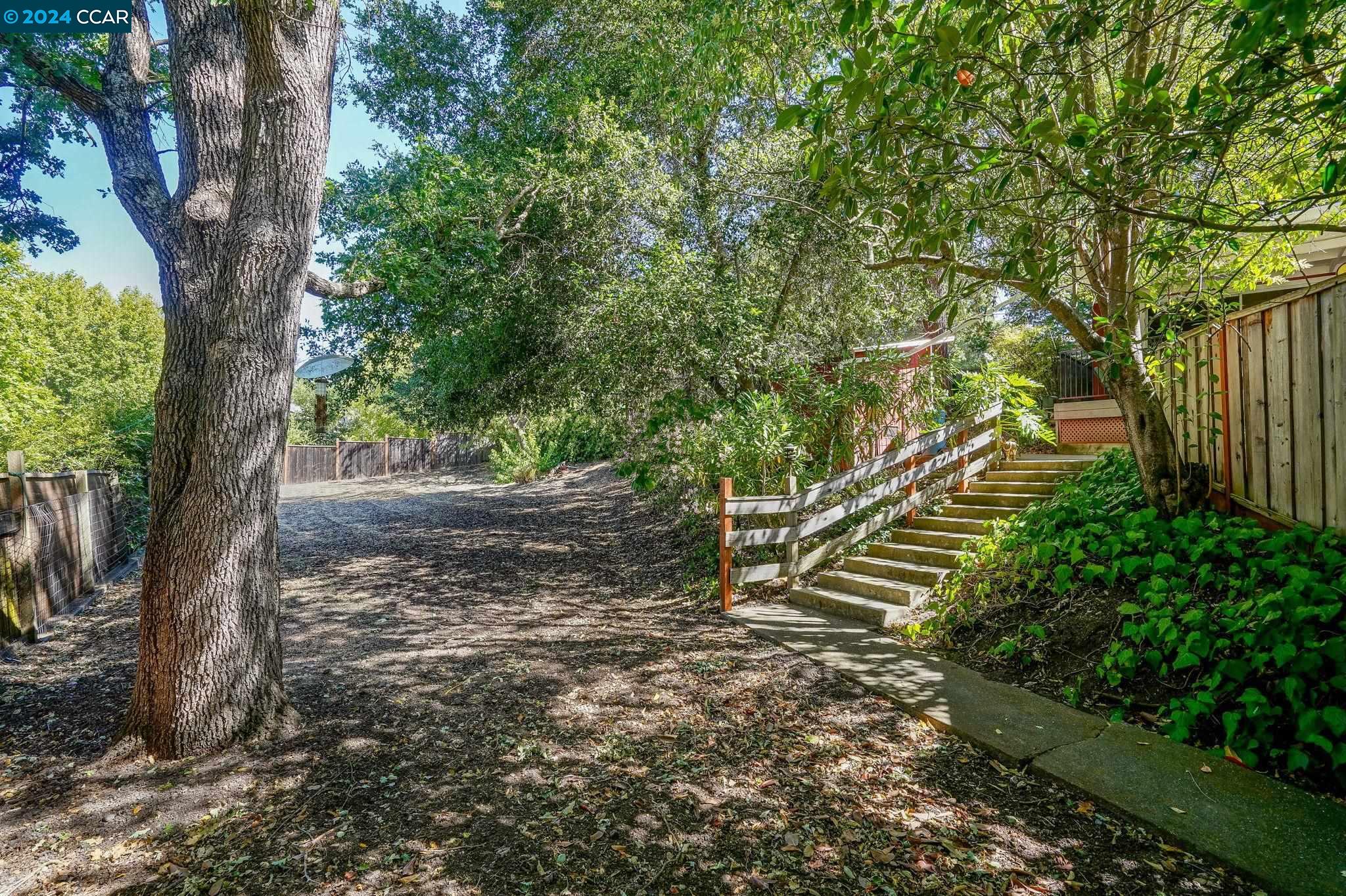 1015 Juanita Dr
