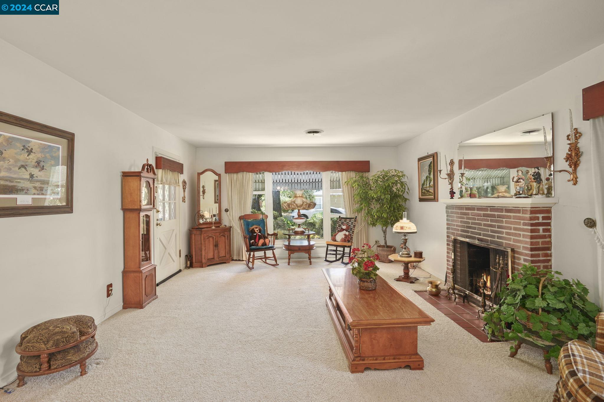 1015 Juanita Dr
