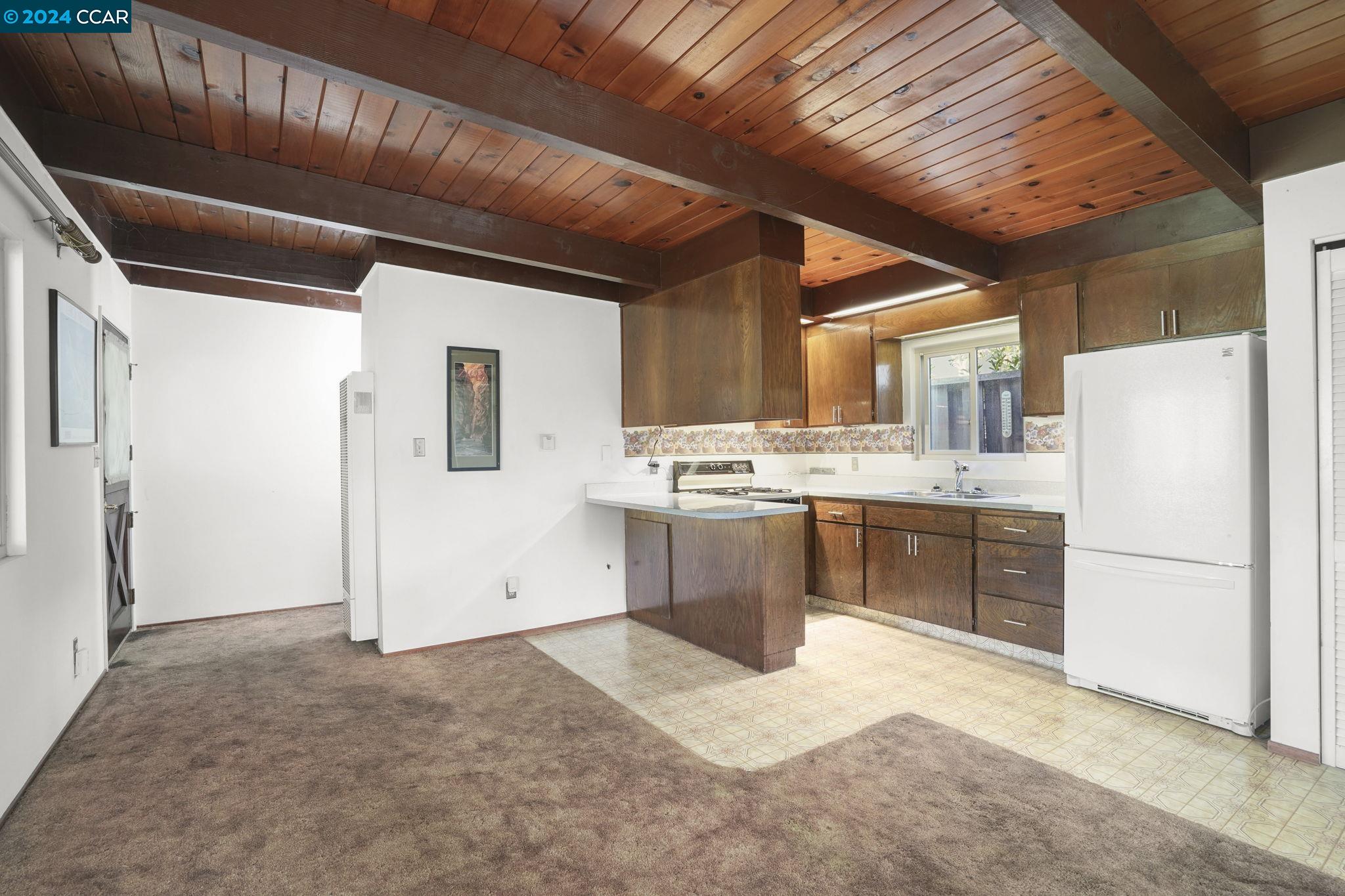 1015 Juanita Dr