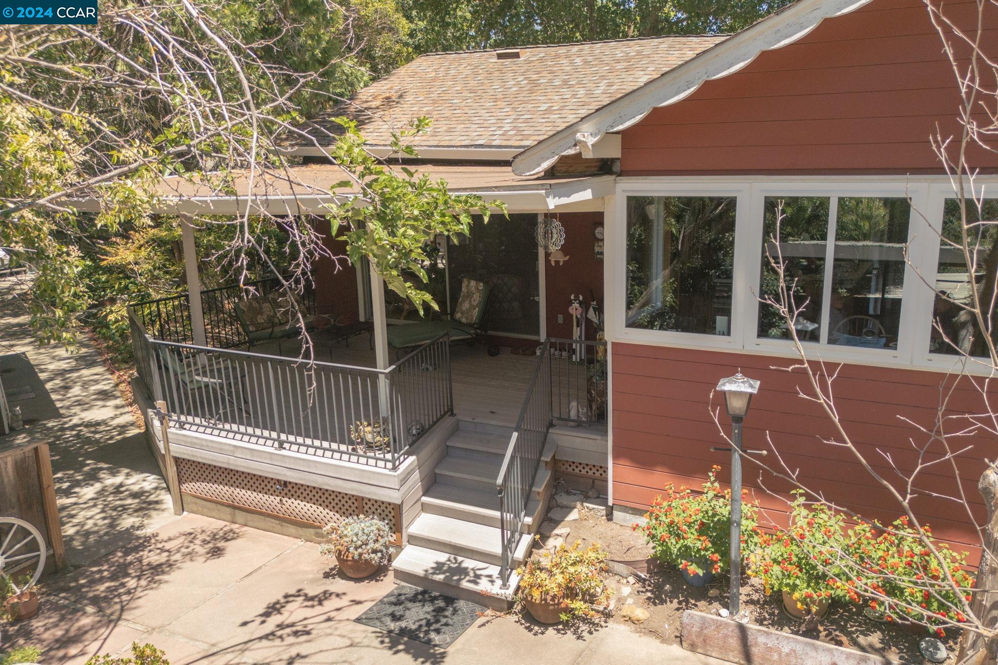 1015 Juanita Dr