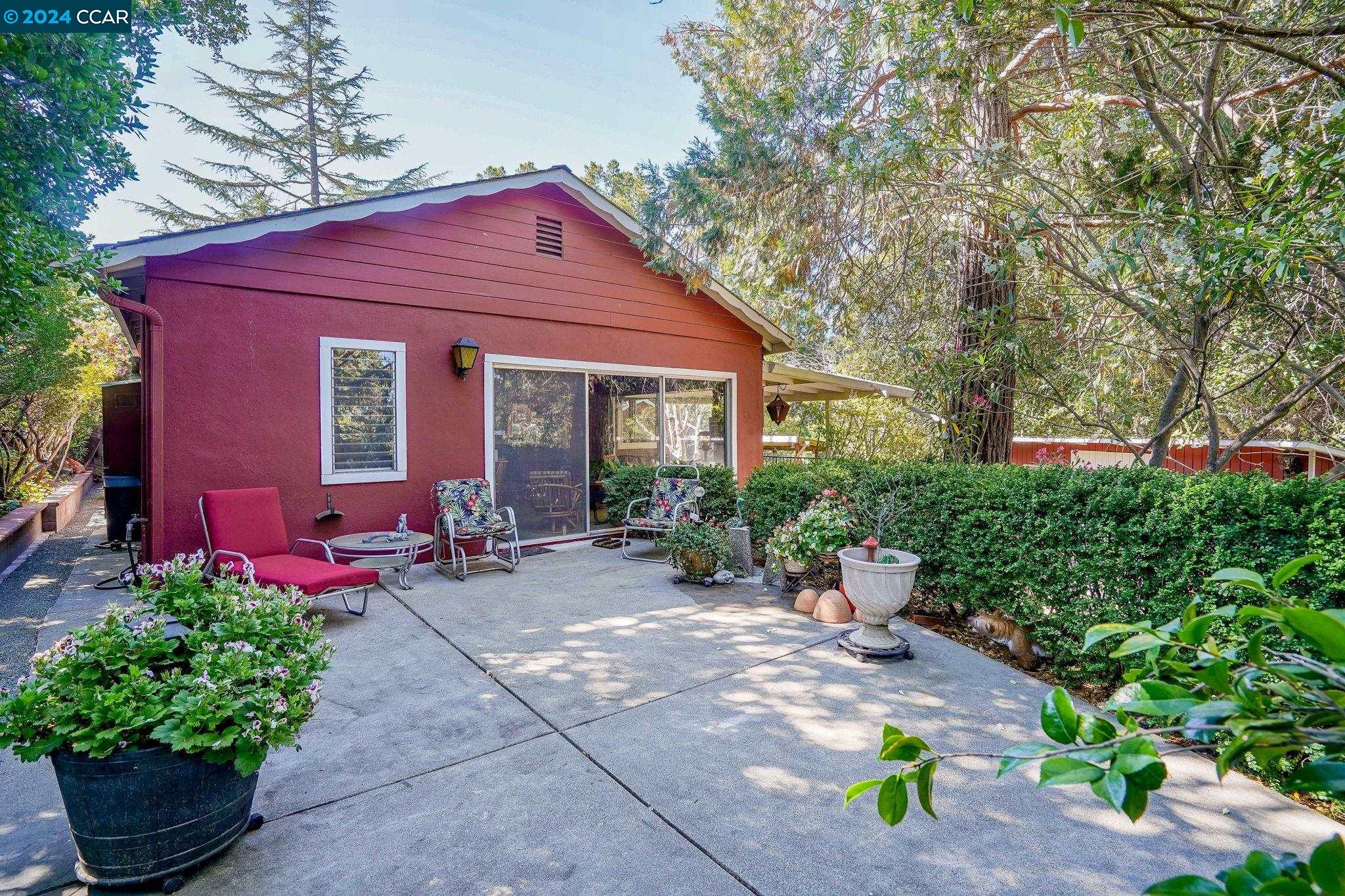 1015 Juanita Dr