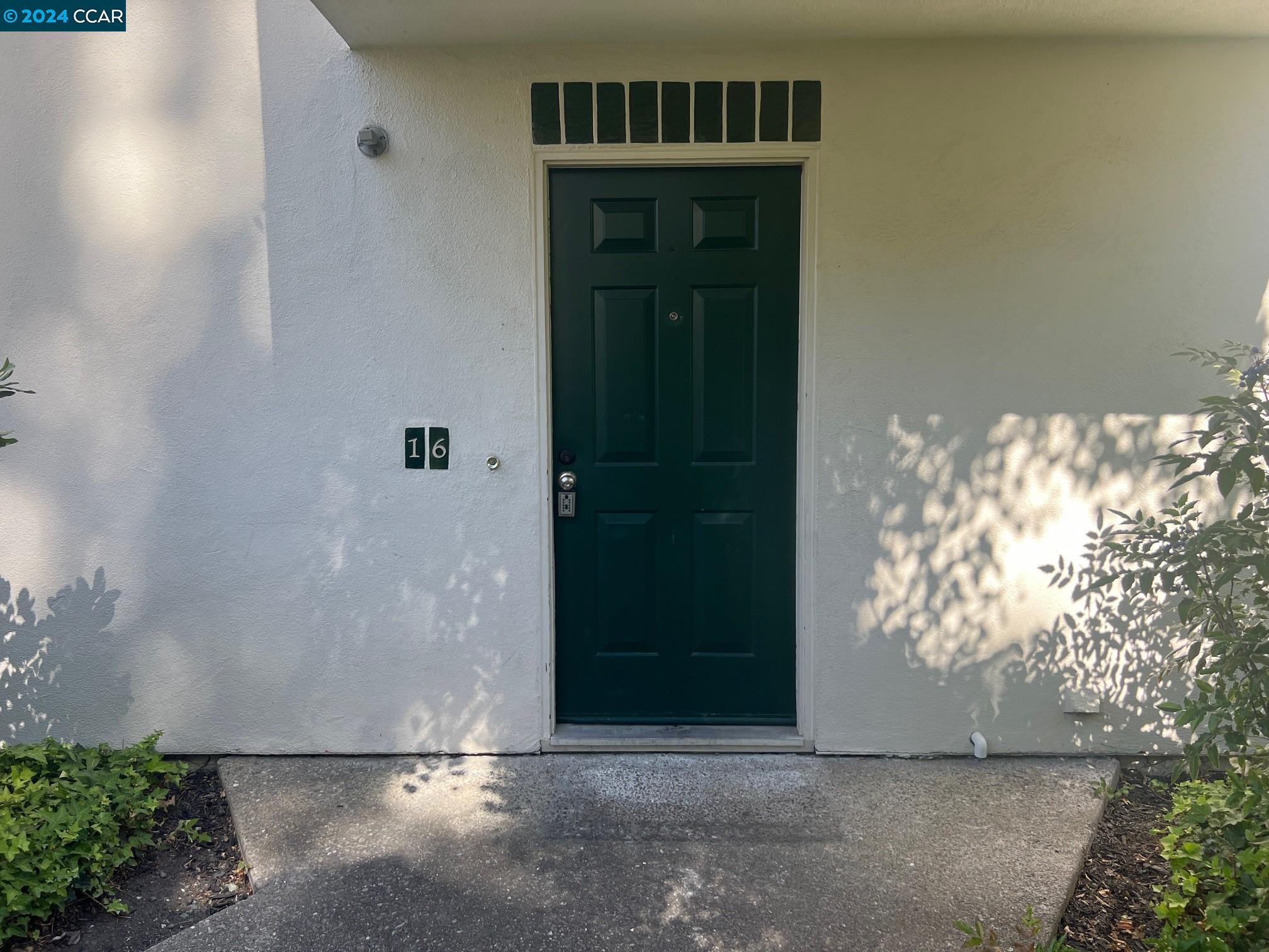 16 Bud Ct