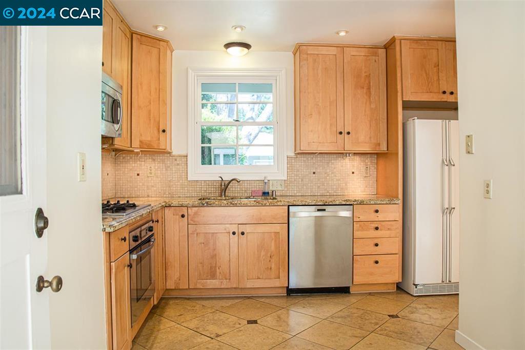 1027 Walnut Dr