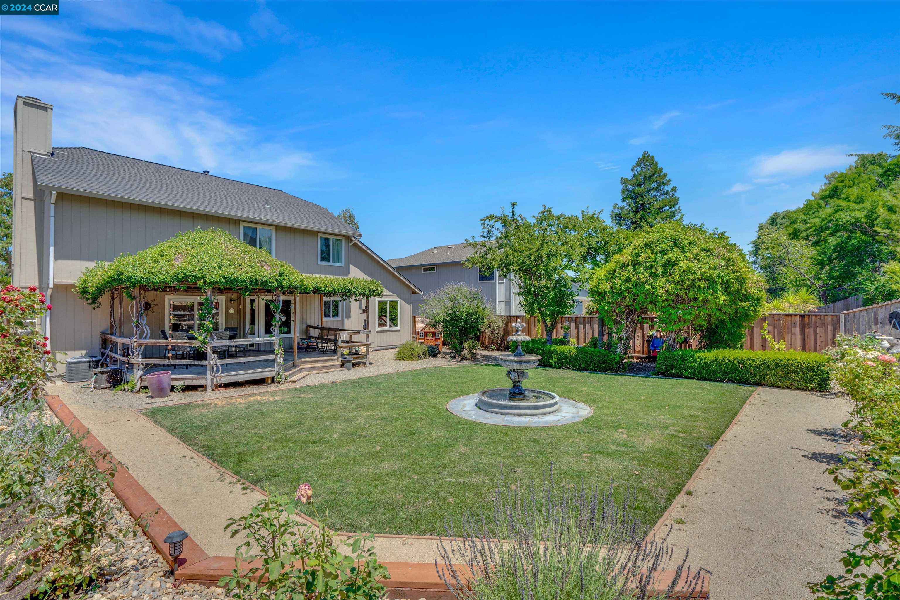 512 Bluerock Dr