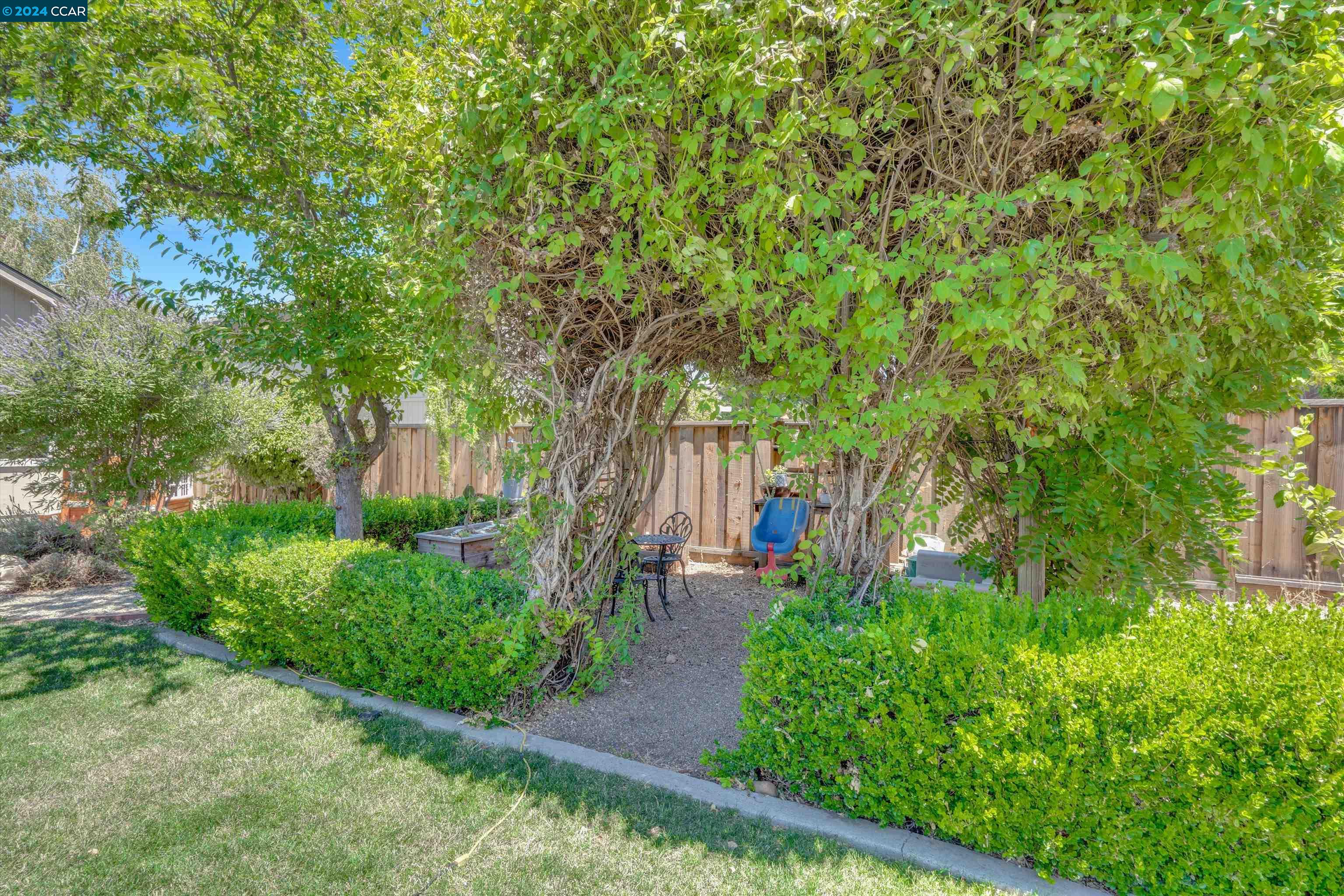 512 Bluerock Dr