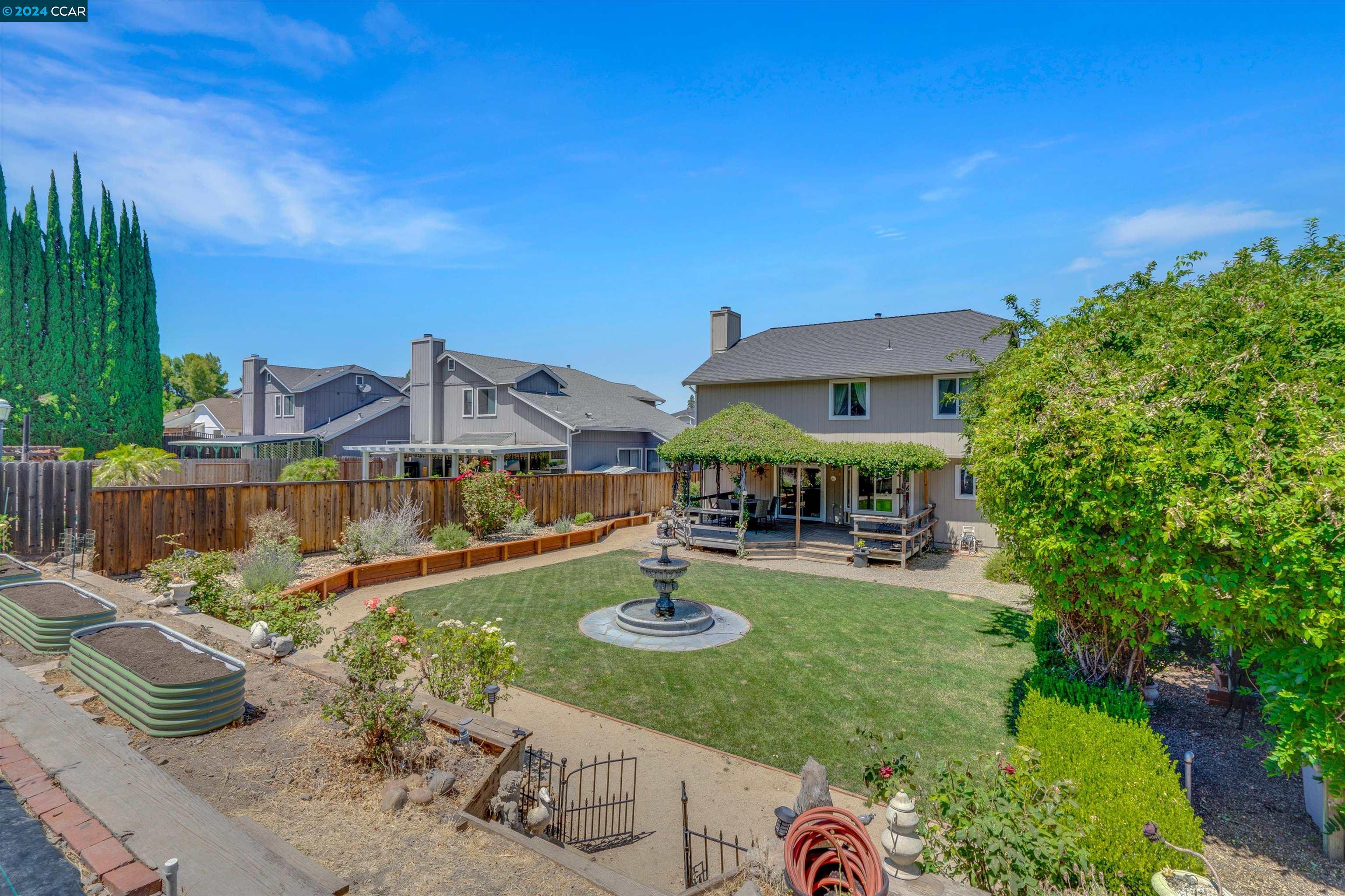 512 Bluerock Dr