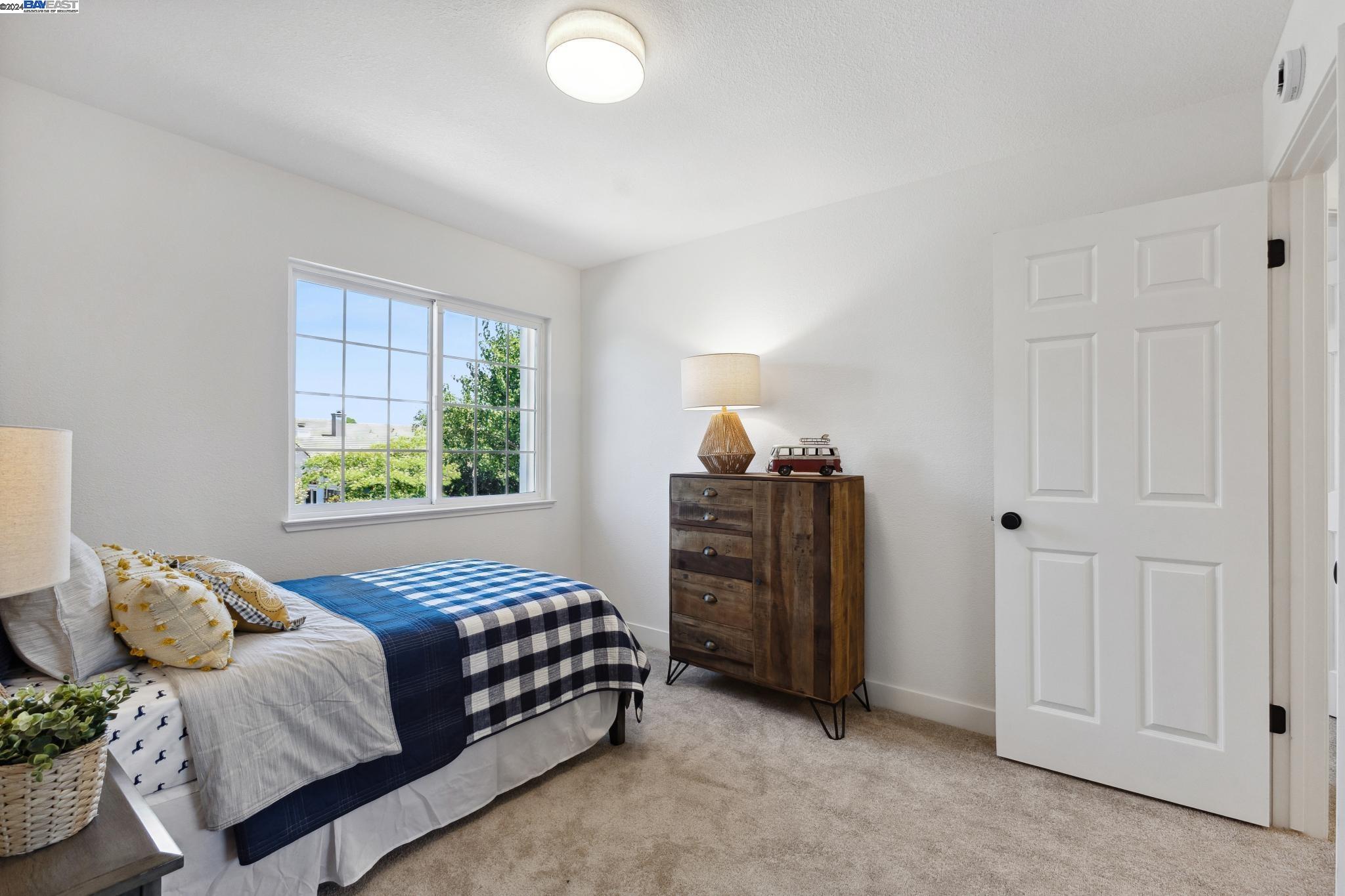 275 Essex Dr