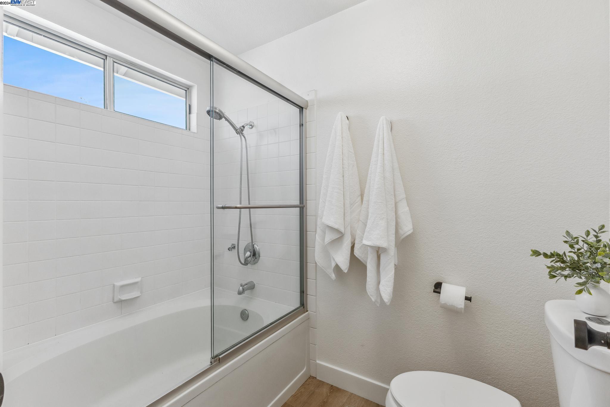 275 Essex Dr