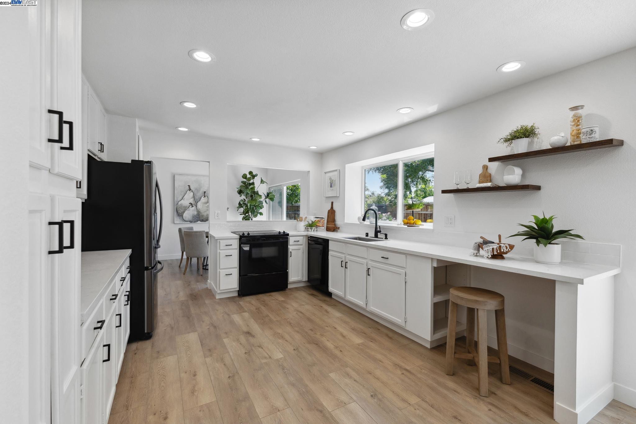275 Essex Dr