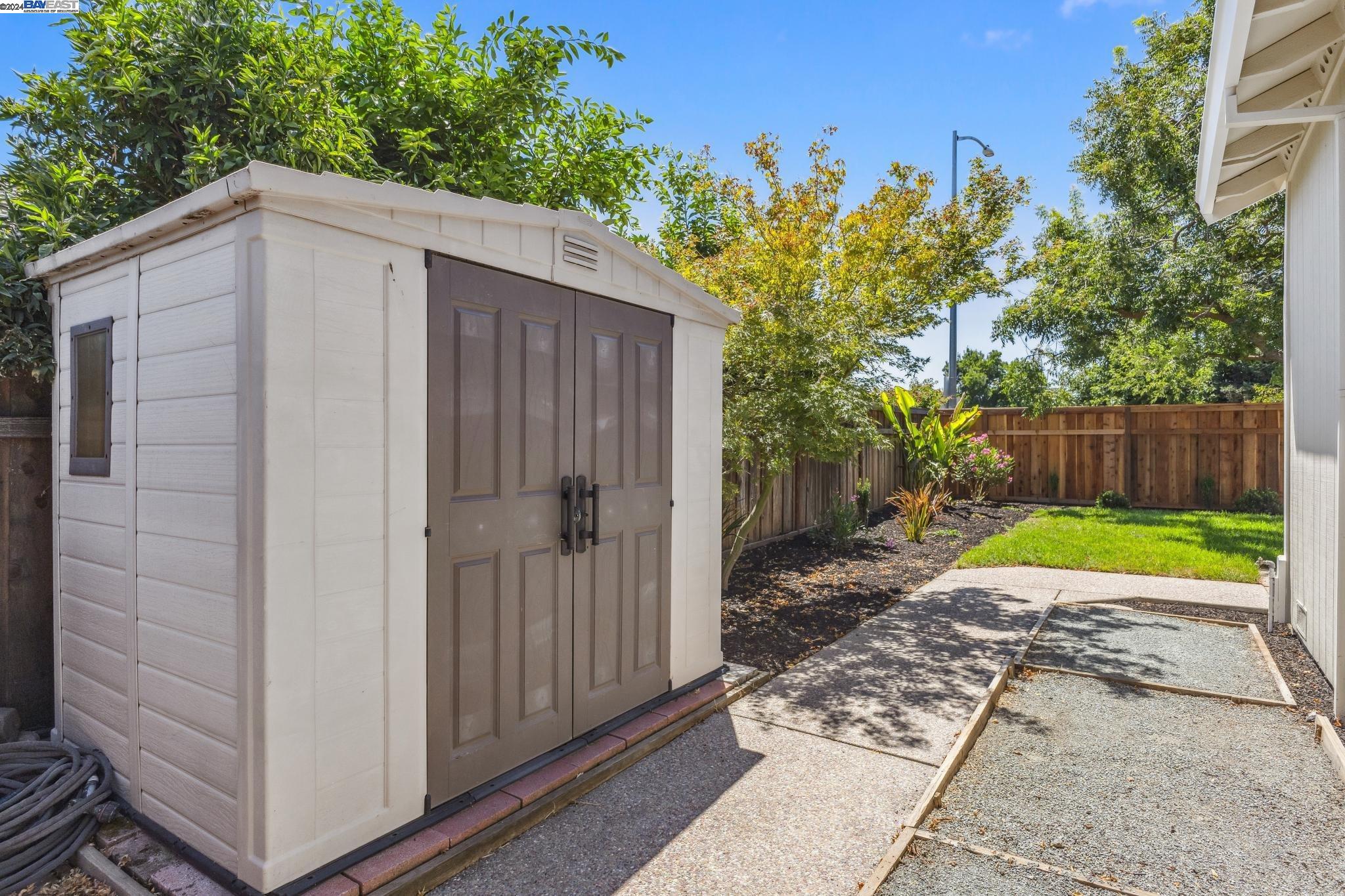 275 Essex Dr