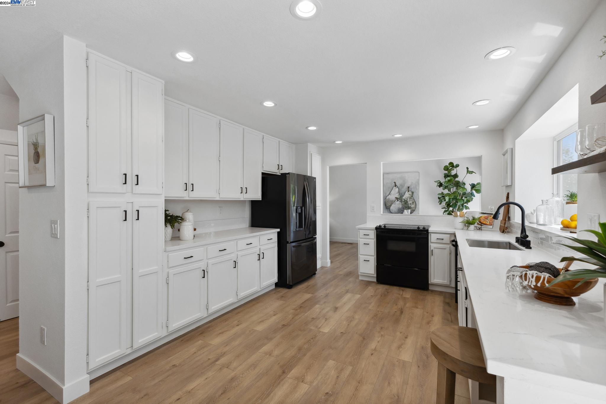 275 Essex Dr