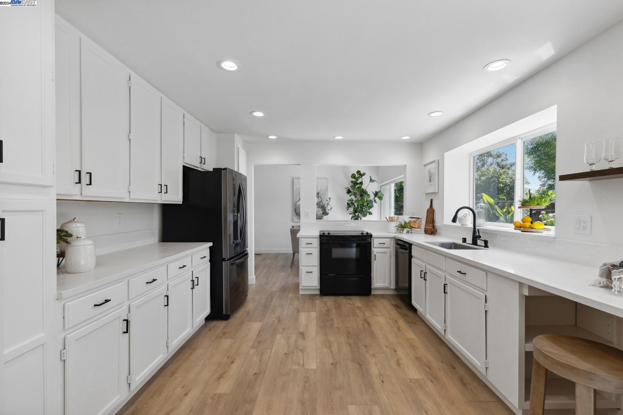 275 Essex Dr