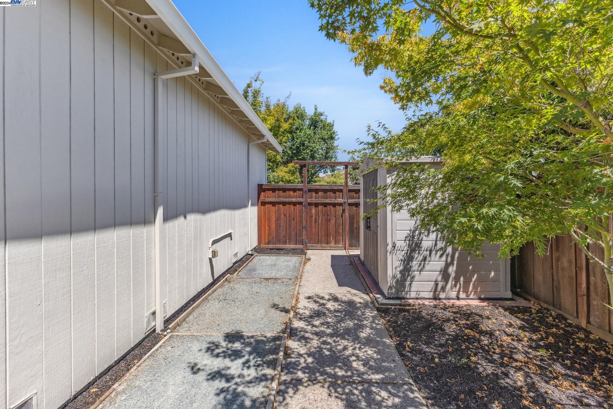 275 Essex Dr