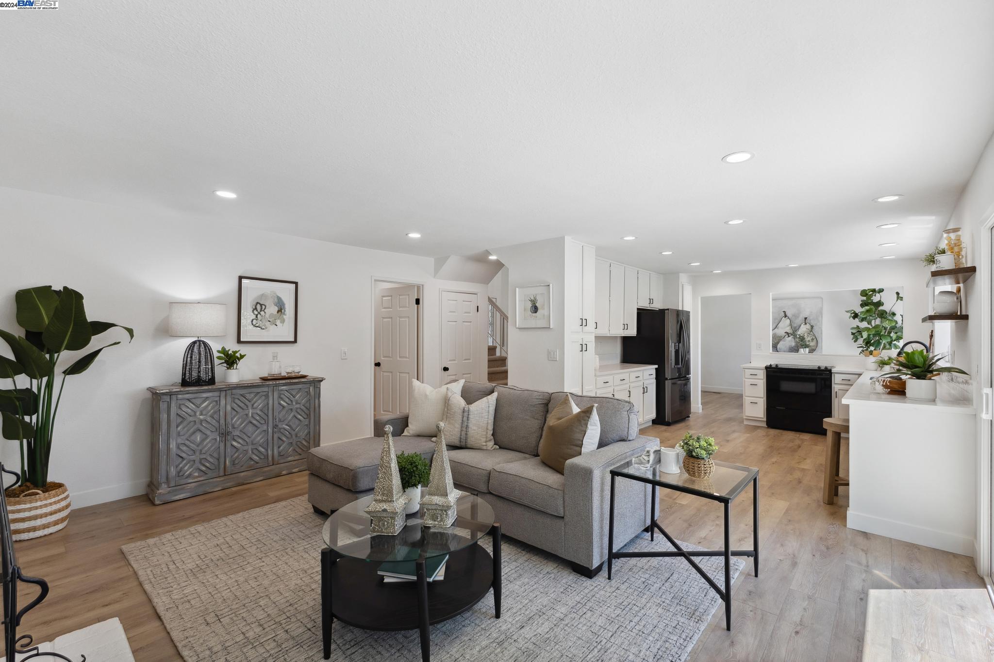 275 Essex Dr