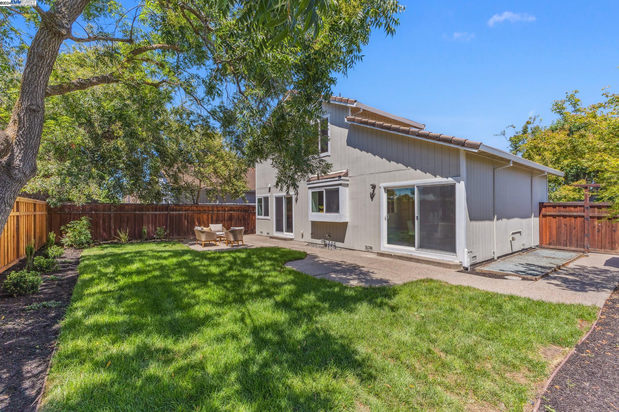 275 Essex Dr