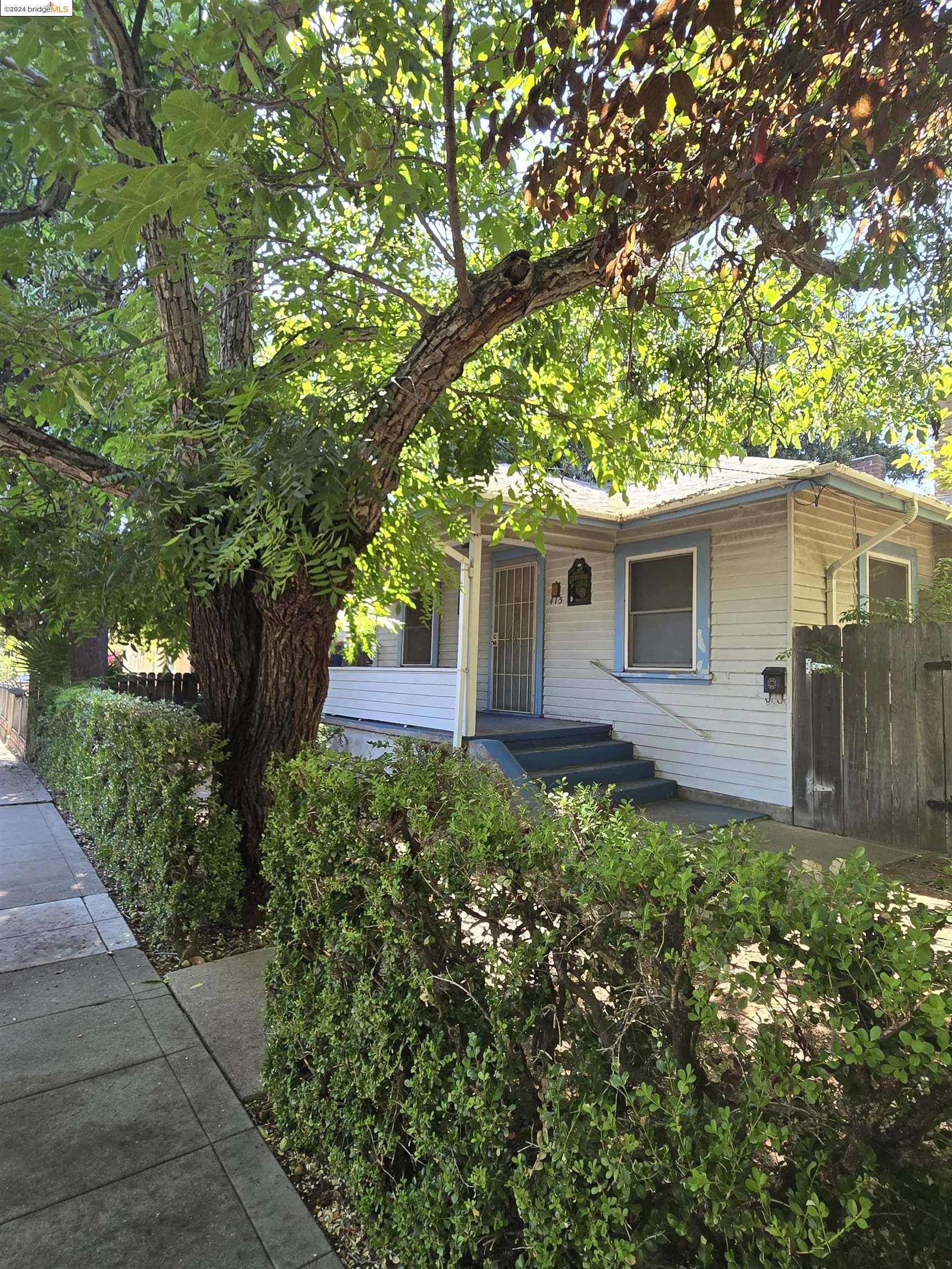 415 E Hawthorne Ave