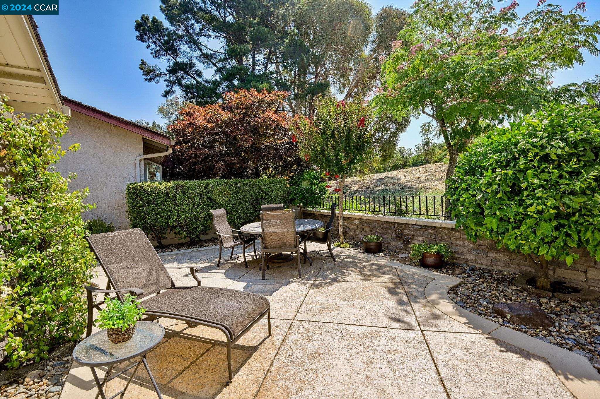 744 Paradise Valley Ct N.
