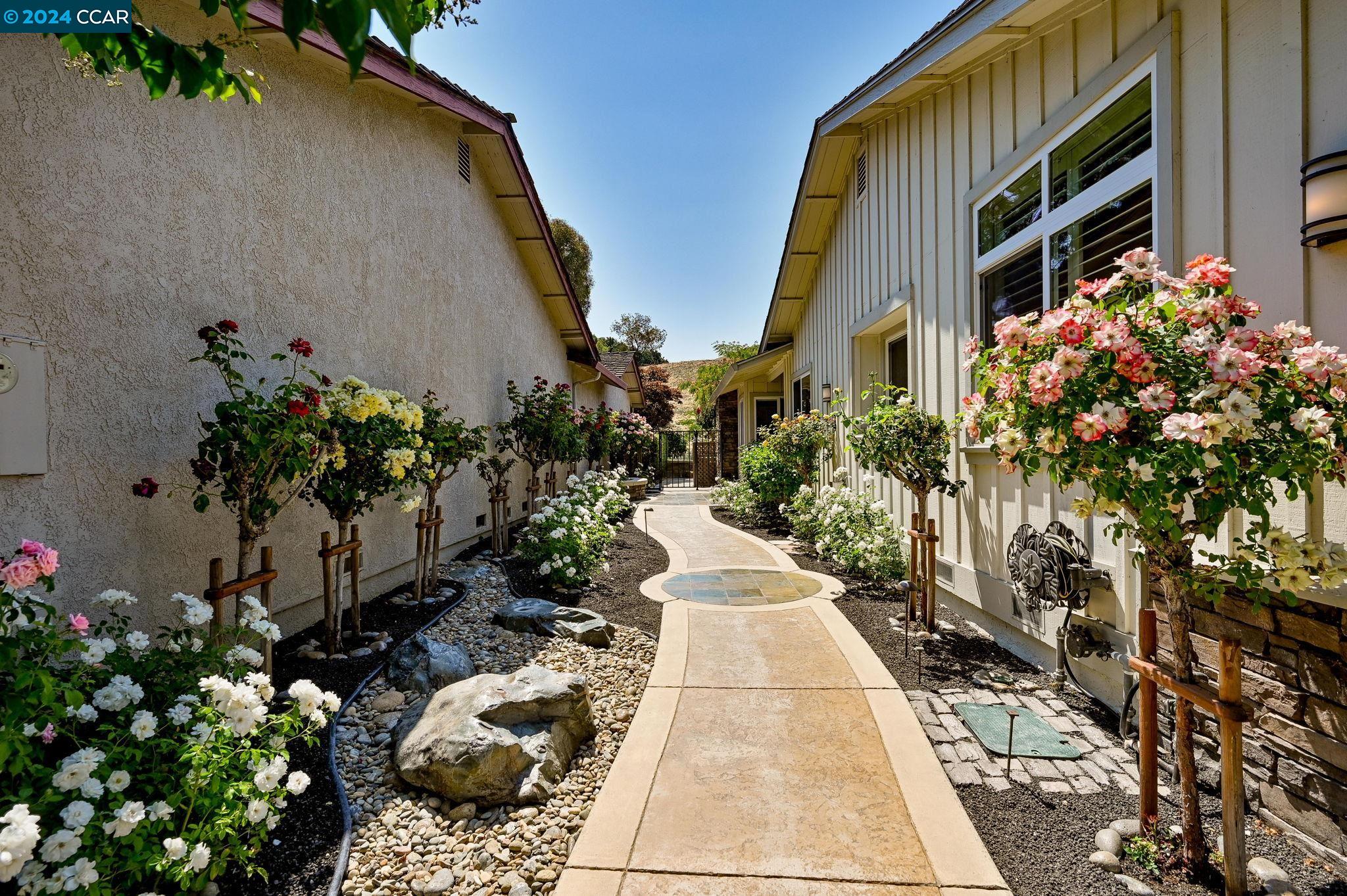 744 Paradise Valley Ct N.