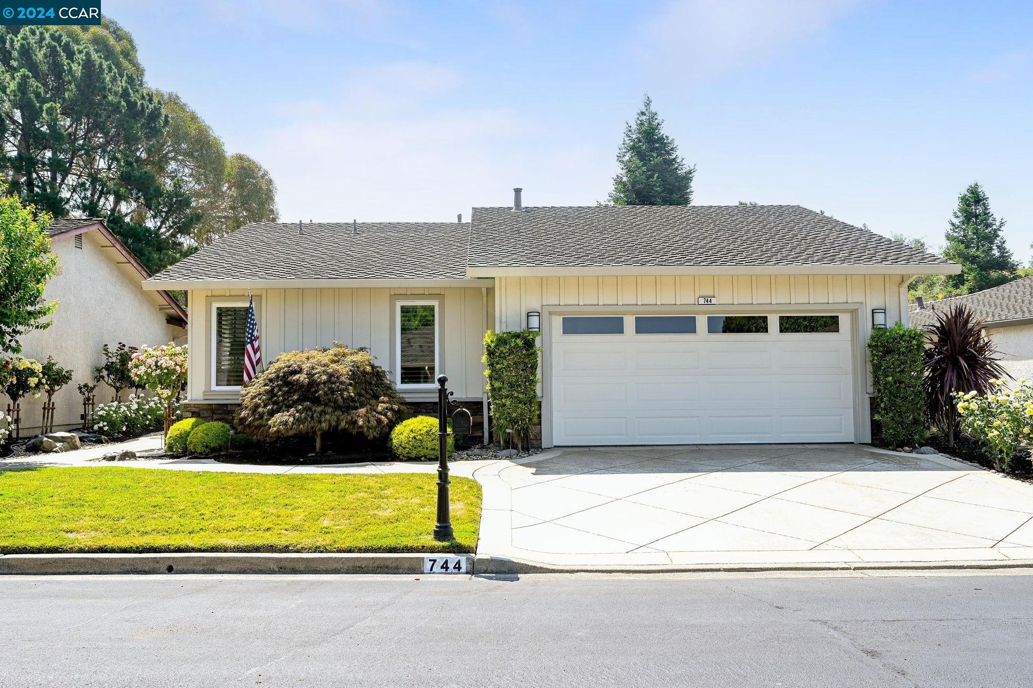 744 Paradise Valley Ct N.